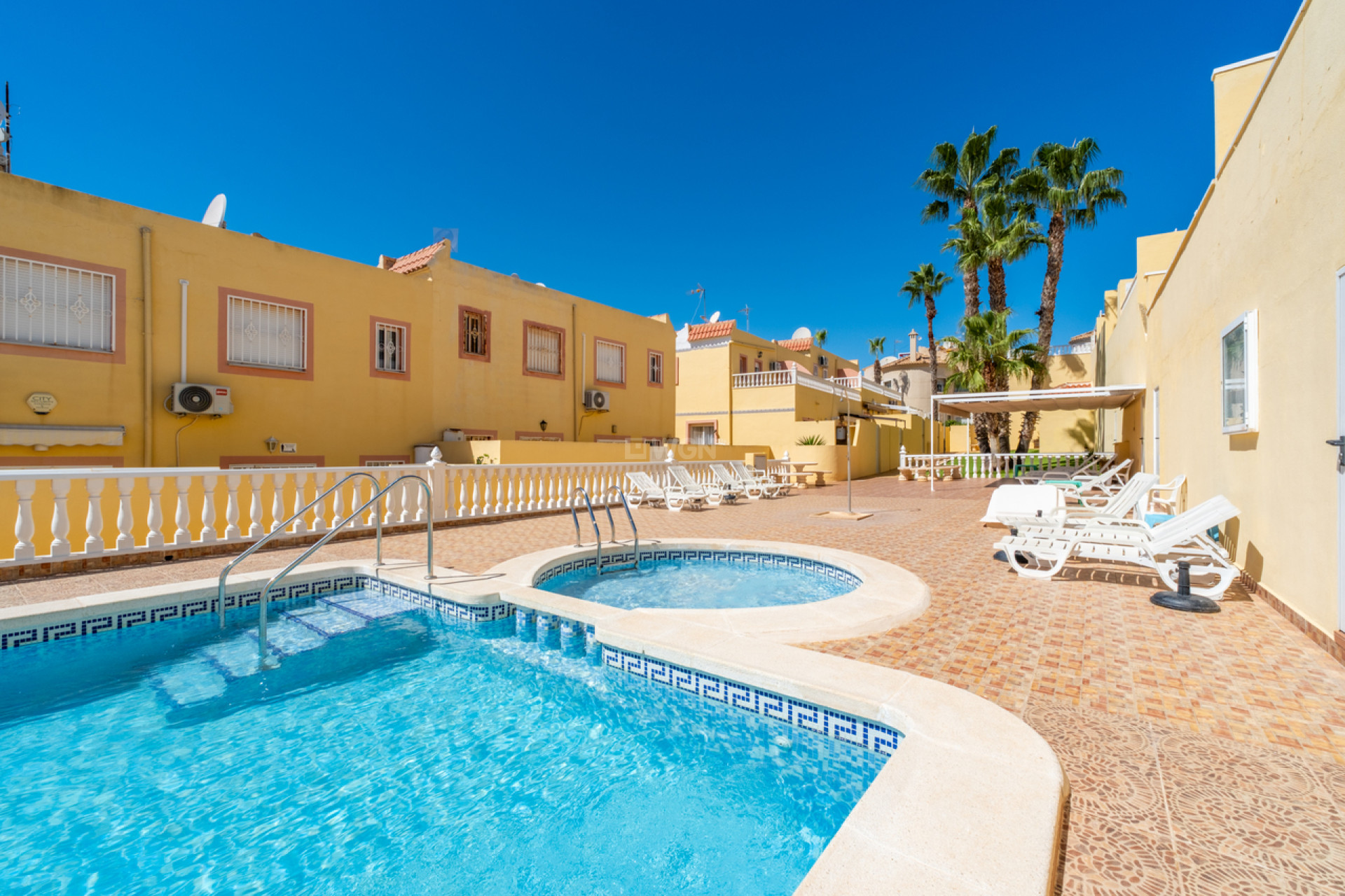 Odsprzedaż - Kamienica - Villamartin - Costa Blanca