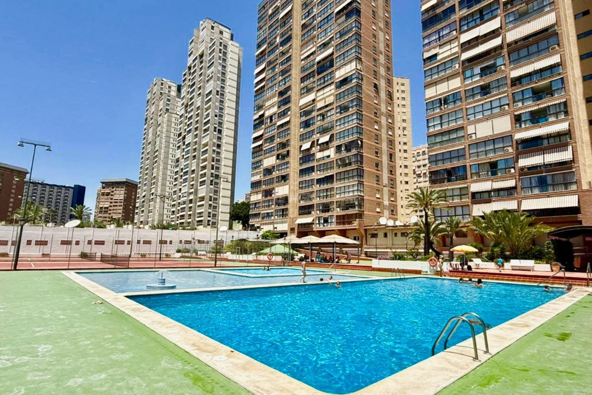 Odsprzedaż - Mieszkanie w bloku - Benidorm - Playa De Levante