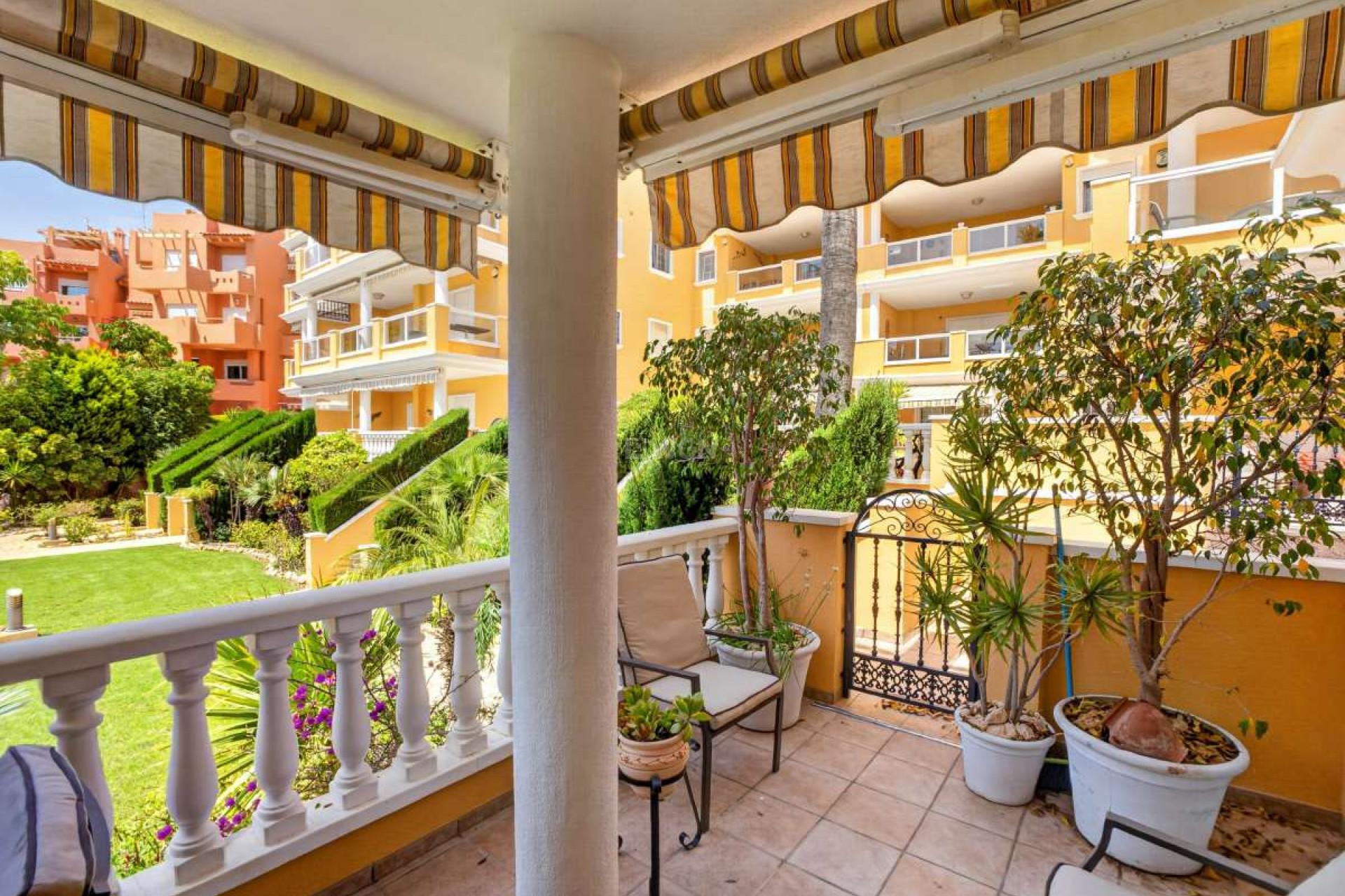 Odsprzedaż - Mieszkanie w bloku - Cabo Roig - Costa Blanca