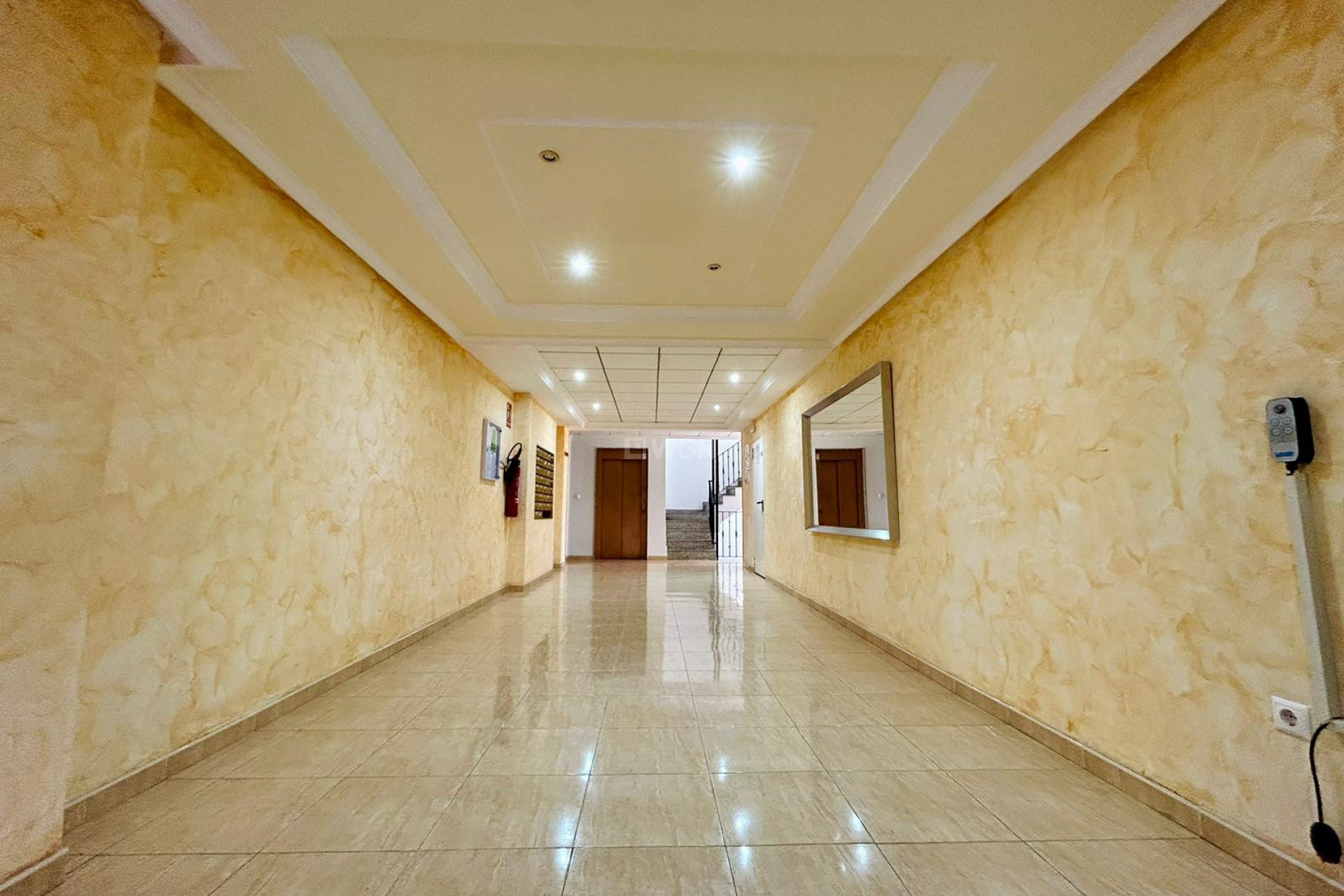 Odsprzedaż - Mieszkanie w bloku - San Isidro - Inland