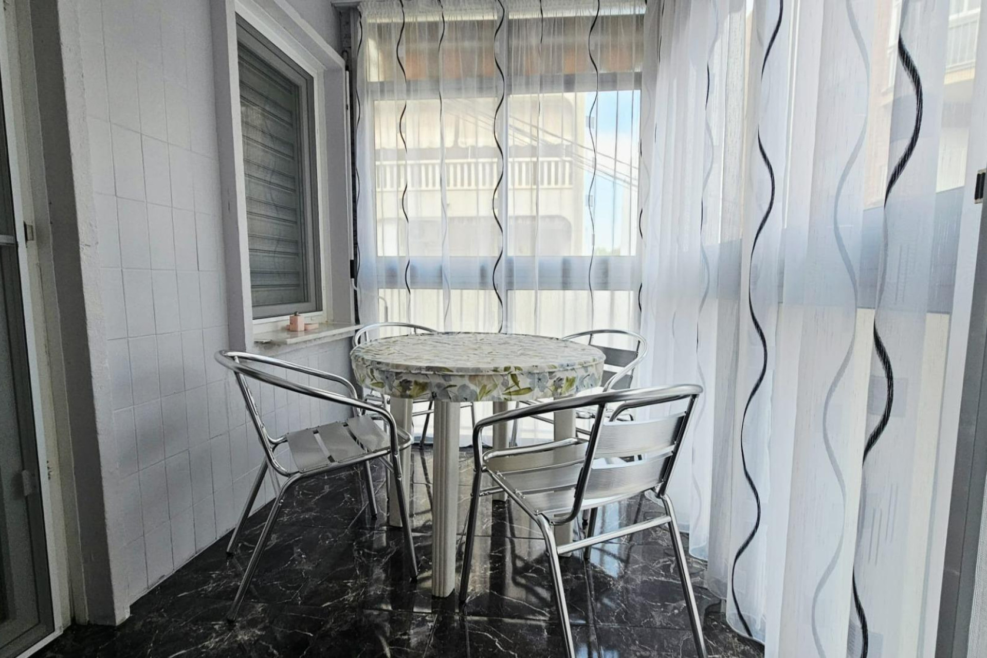 Odsprzedaż - Mieszkanie w bloku - Torrevieja - Acequion