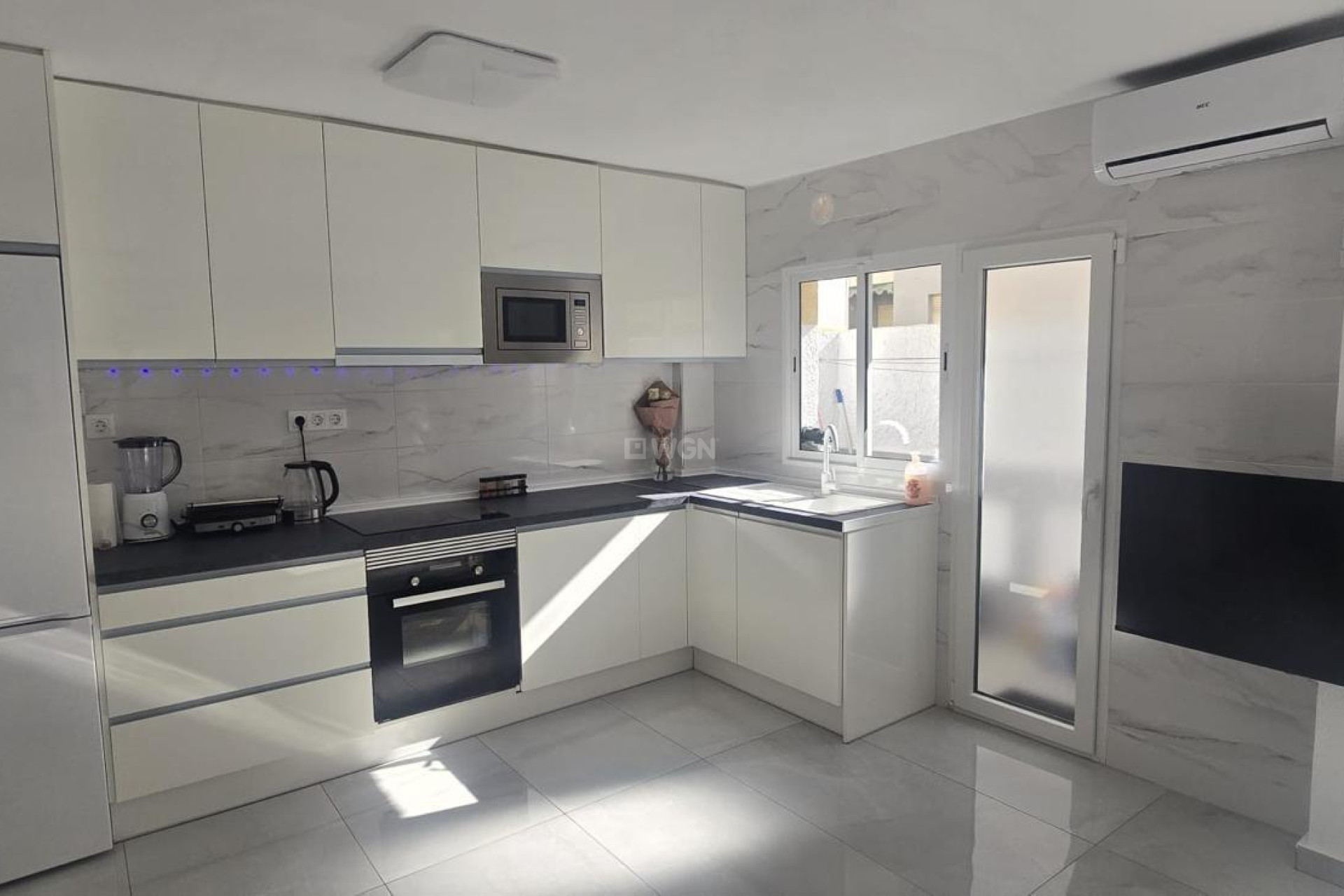 Odsprzedaż - Mieszkanie w bloku - Torrevieja - Acequion