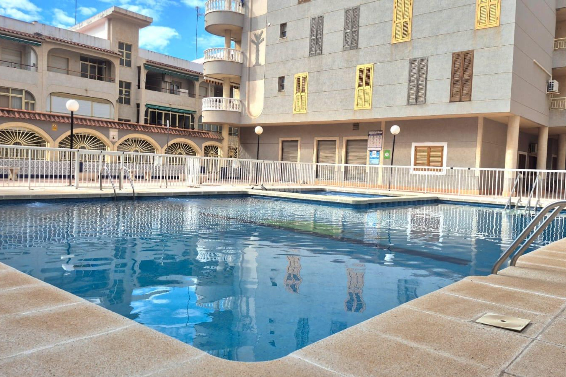 Odsprzedaż - Mieszkanie w bloku - Torrevieja - Acequion