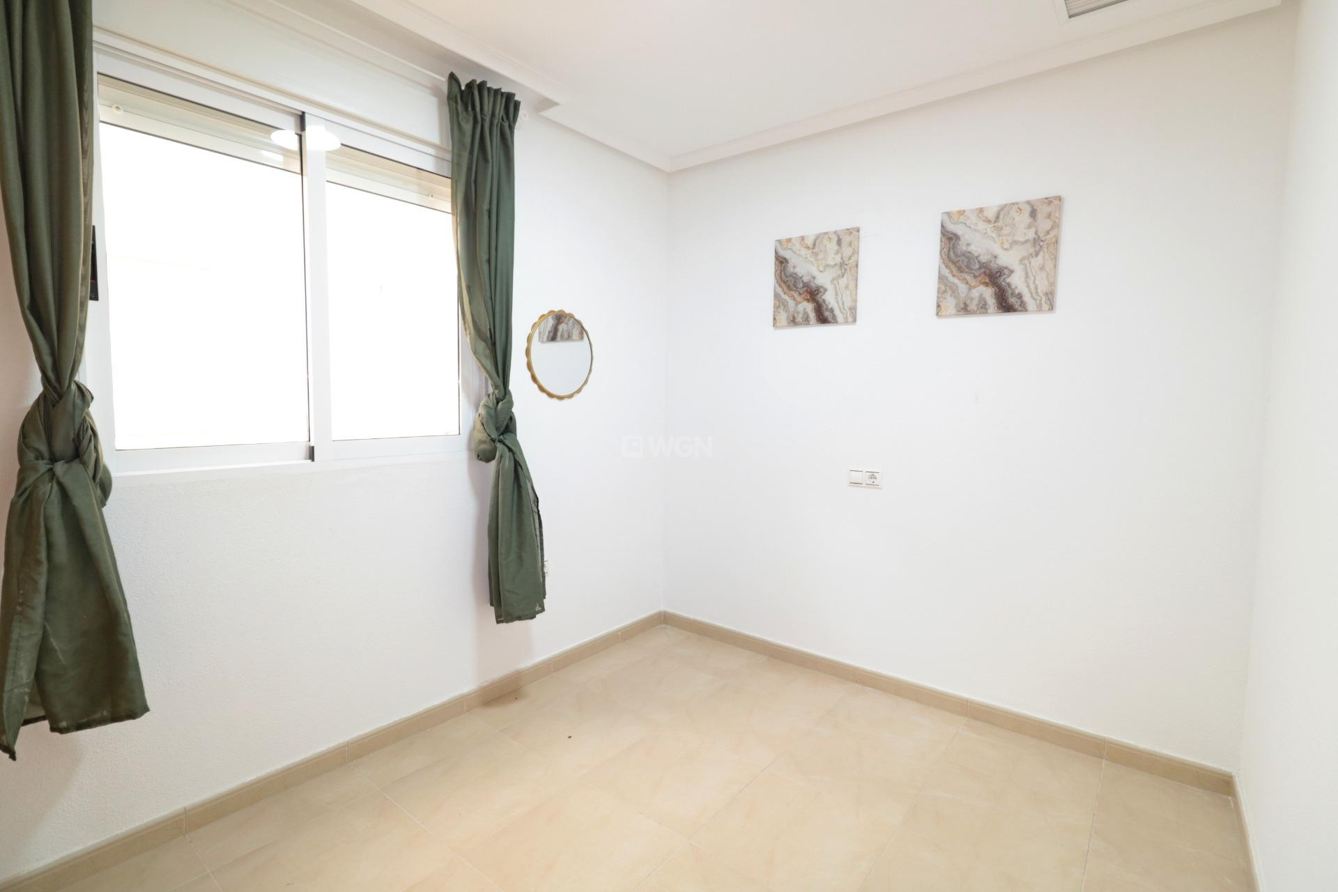 Odsprzedaż - Mieszkanie w bloku - Torrevieja - Acequion