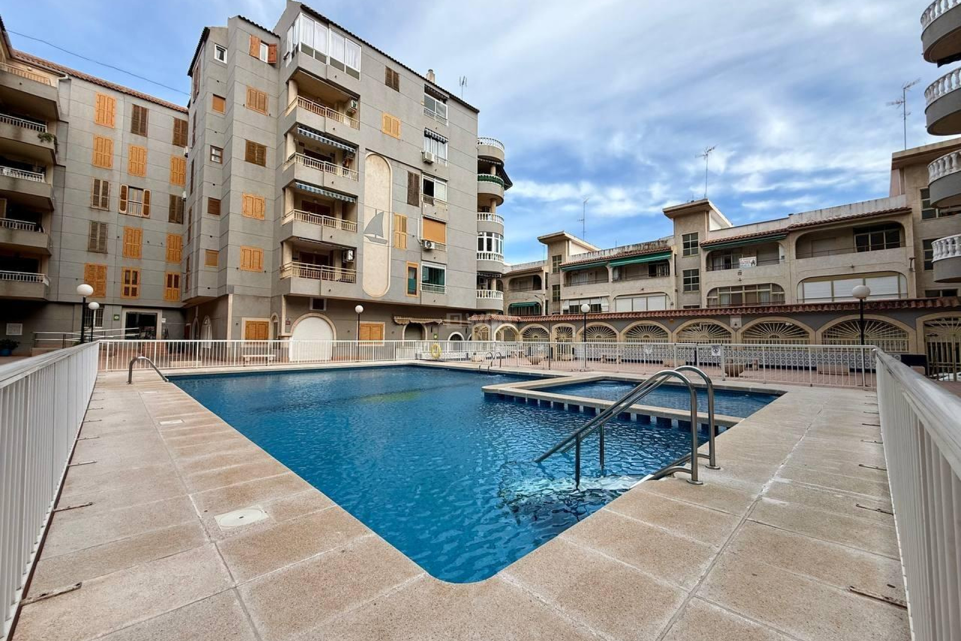 Odsprzedaż - Mieszkanie w bloku - Torrevieja - Acequion