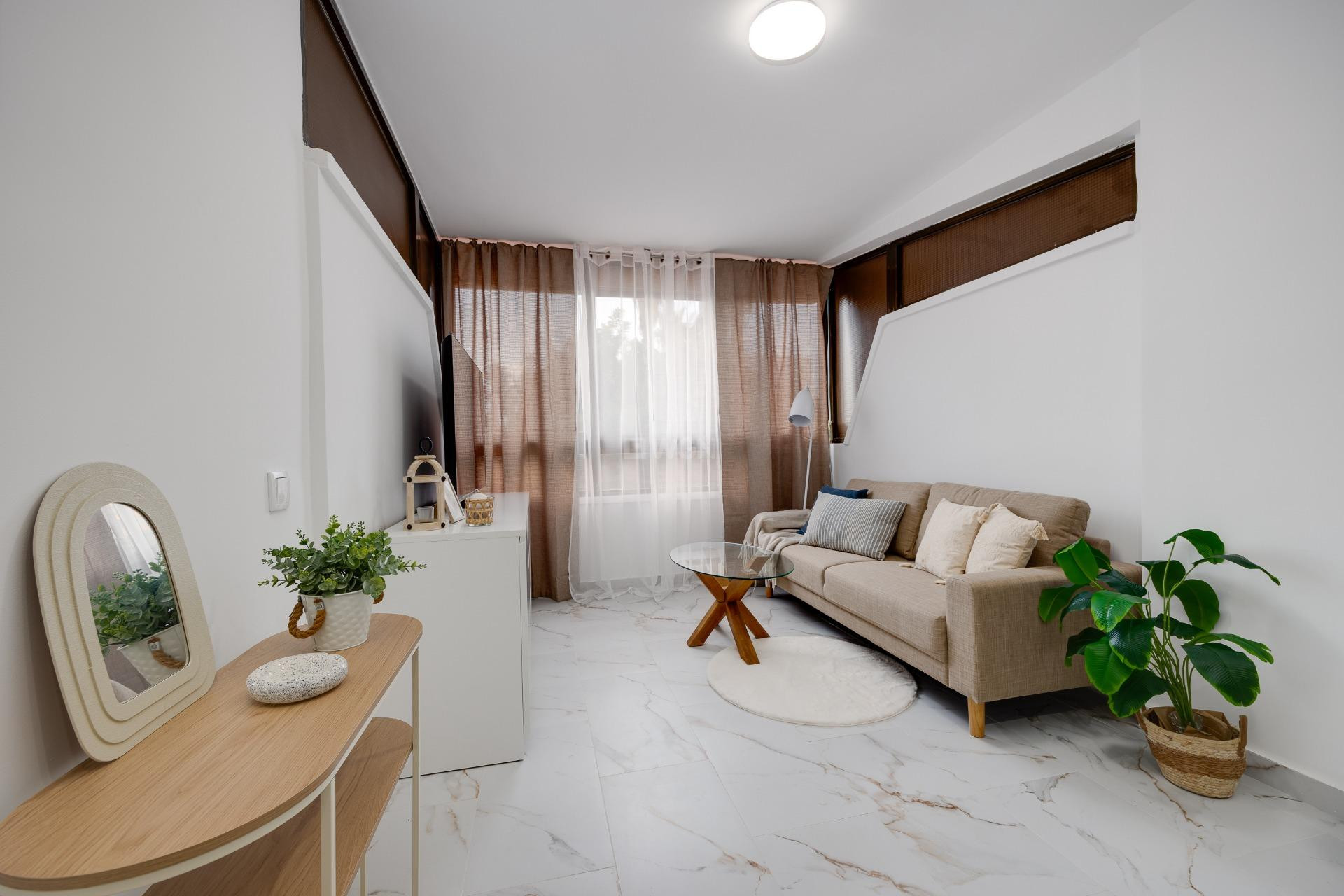 Odsprzedaż - Mieszkanie w bloku - Torrevieja - Cabo Cervera