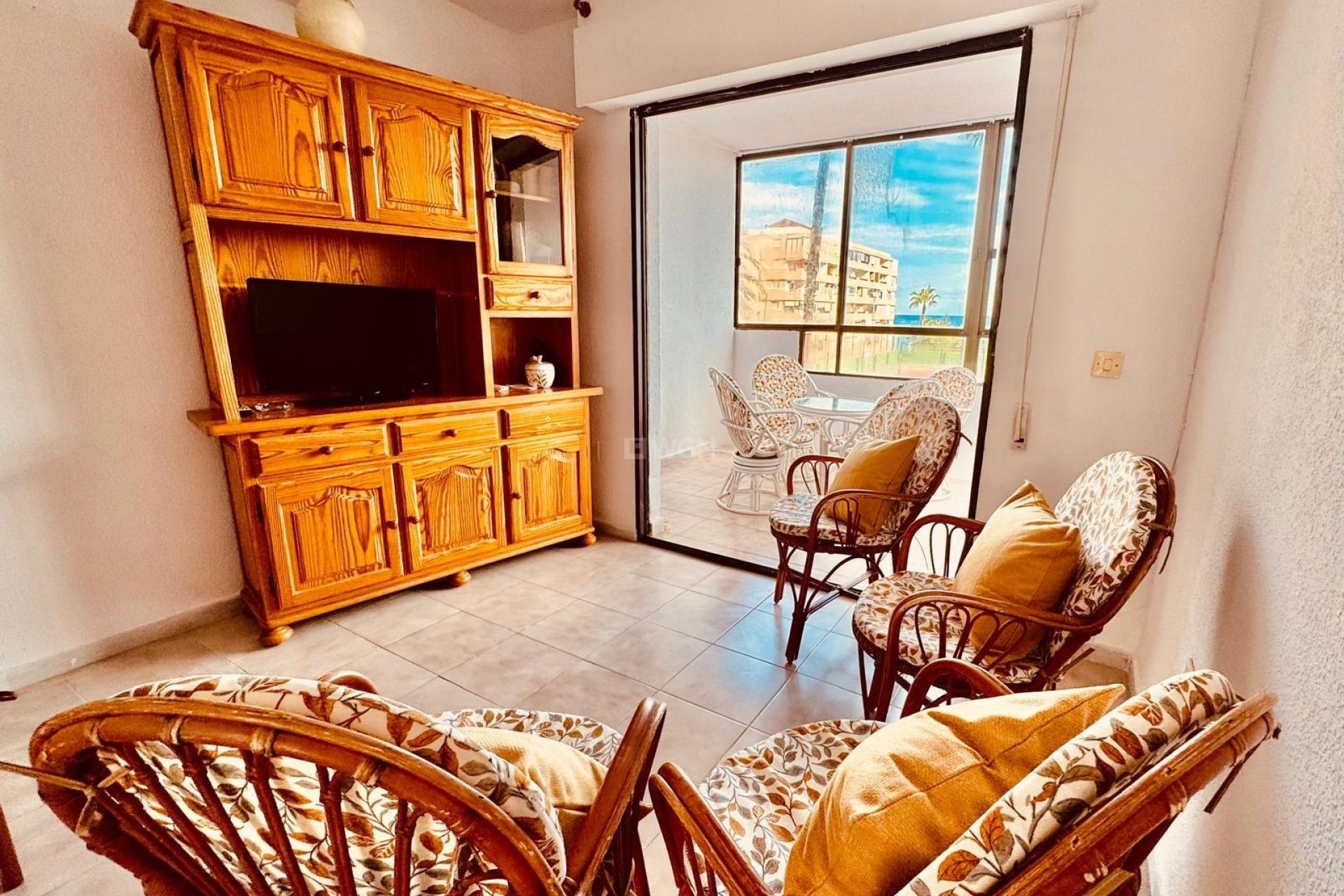 Odsprzedaż - Mieszkanie w bloku - Torrevieja - Cabo Cervera