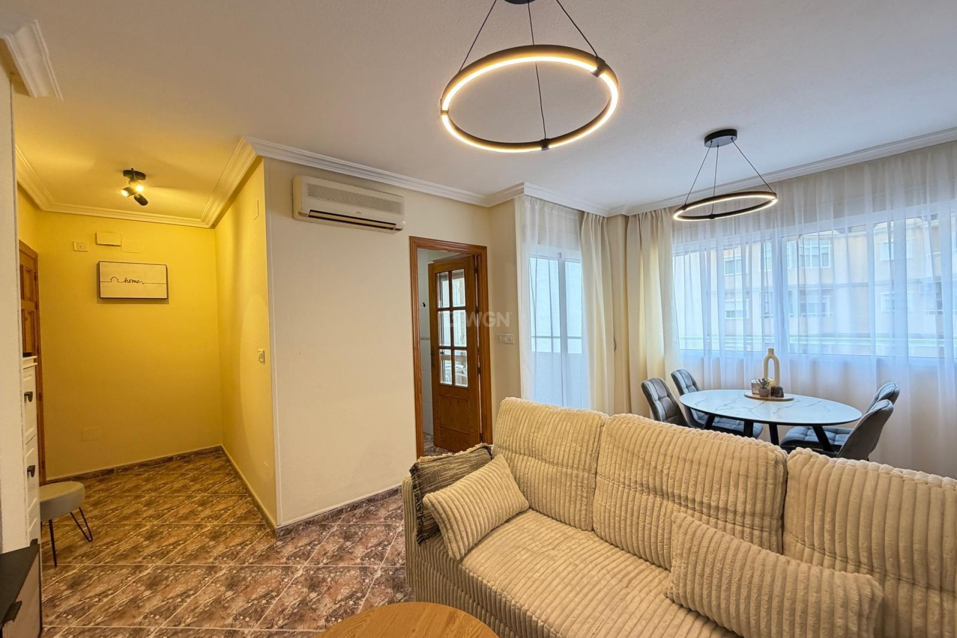 Odsprzedaż - Mieszkanie w bloku - Torrevieja - Centro