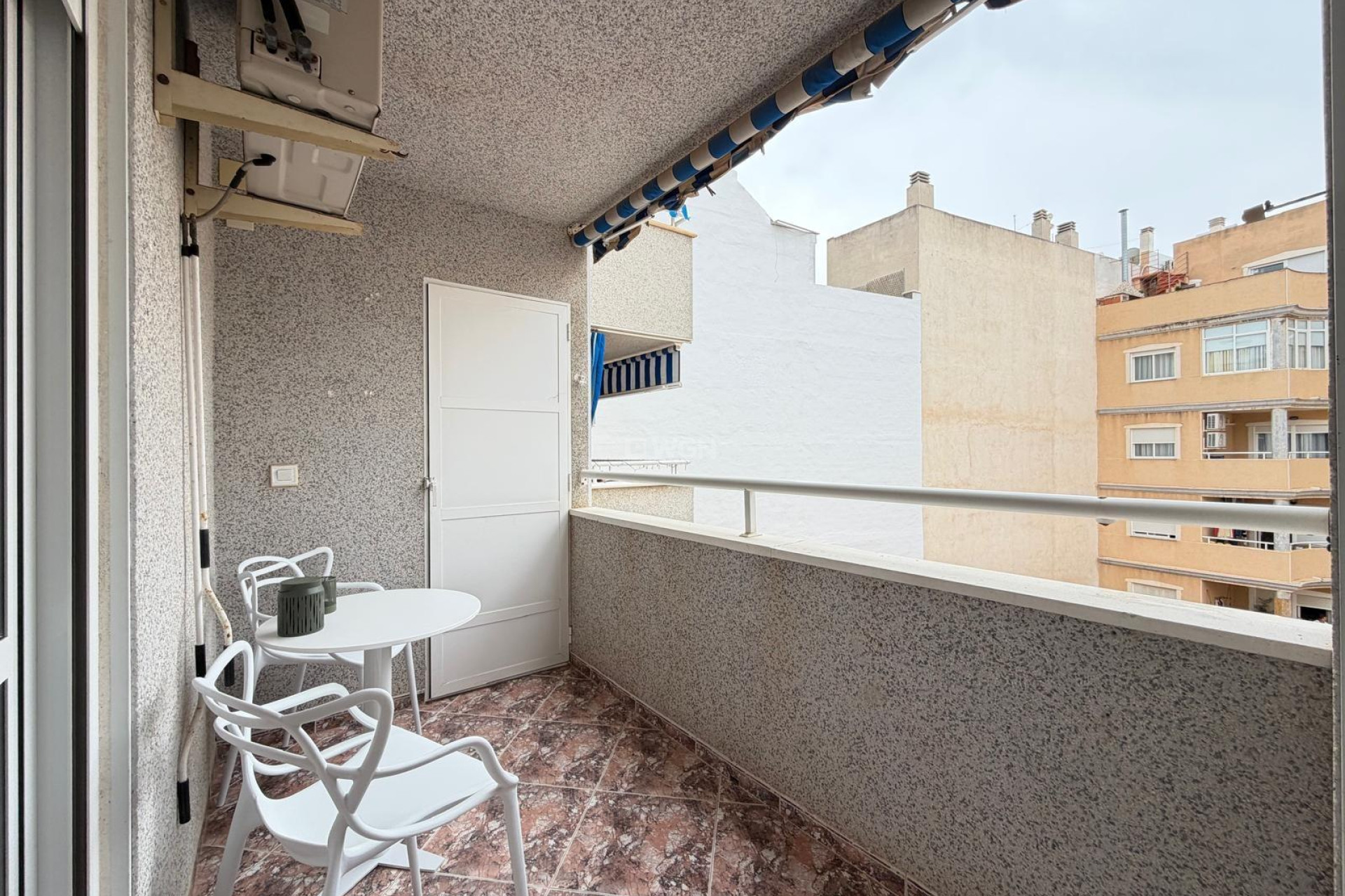 Odsprzedaż - Mieszkanie w bloku - Torrevieja - Centro