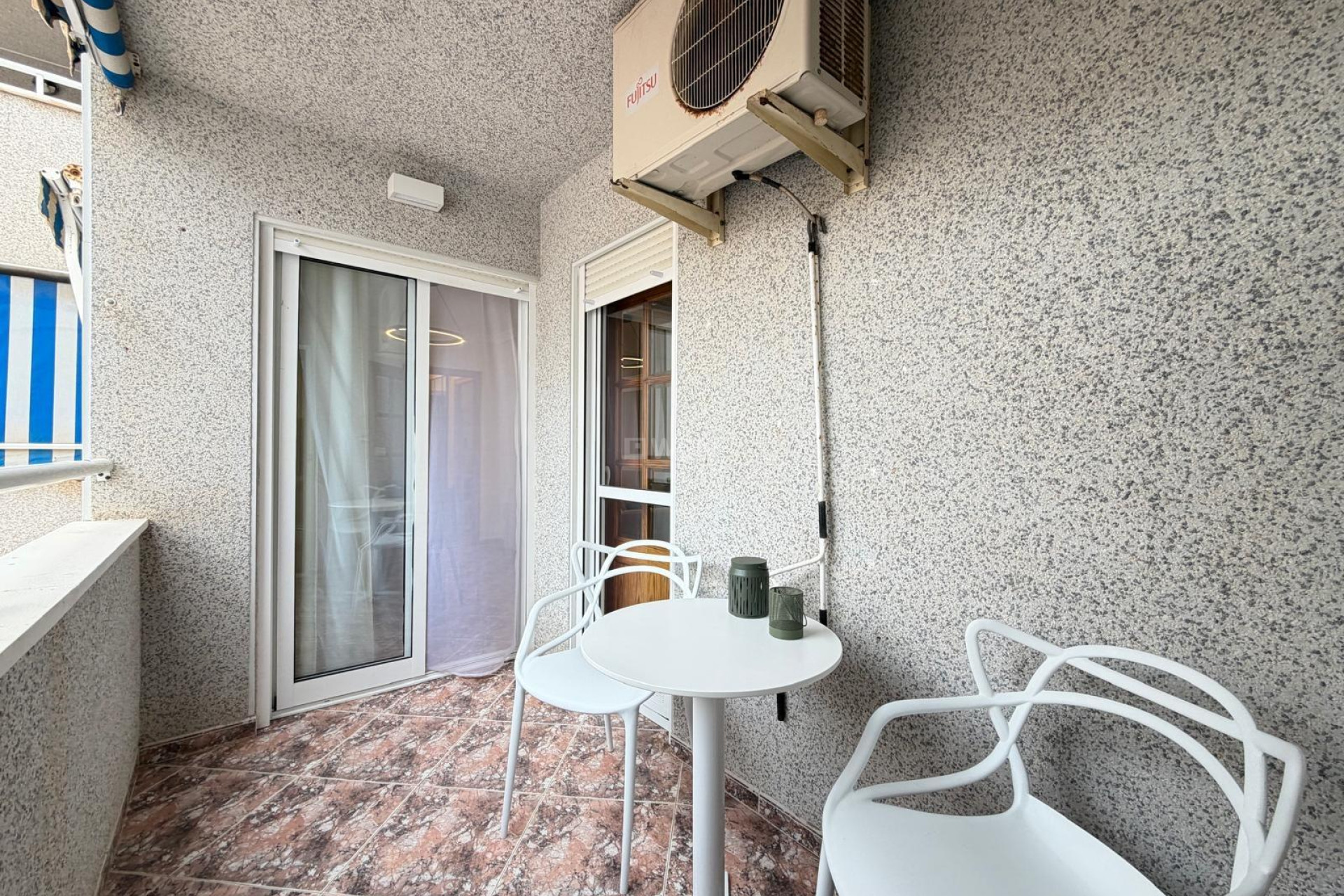 Odsprzedaż - Mieszkanie w bloku - Torrevieja - Centro