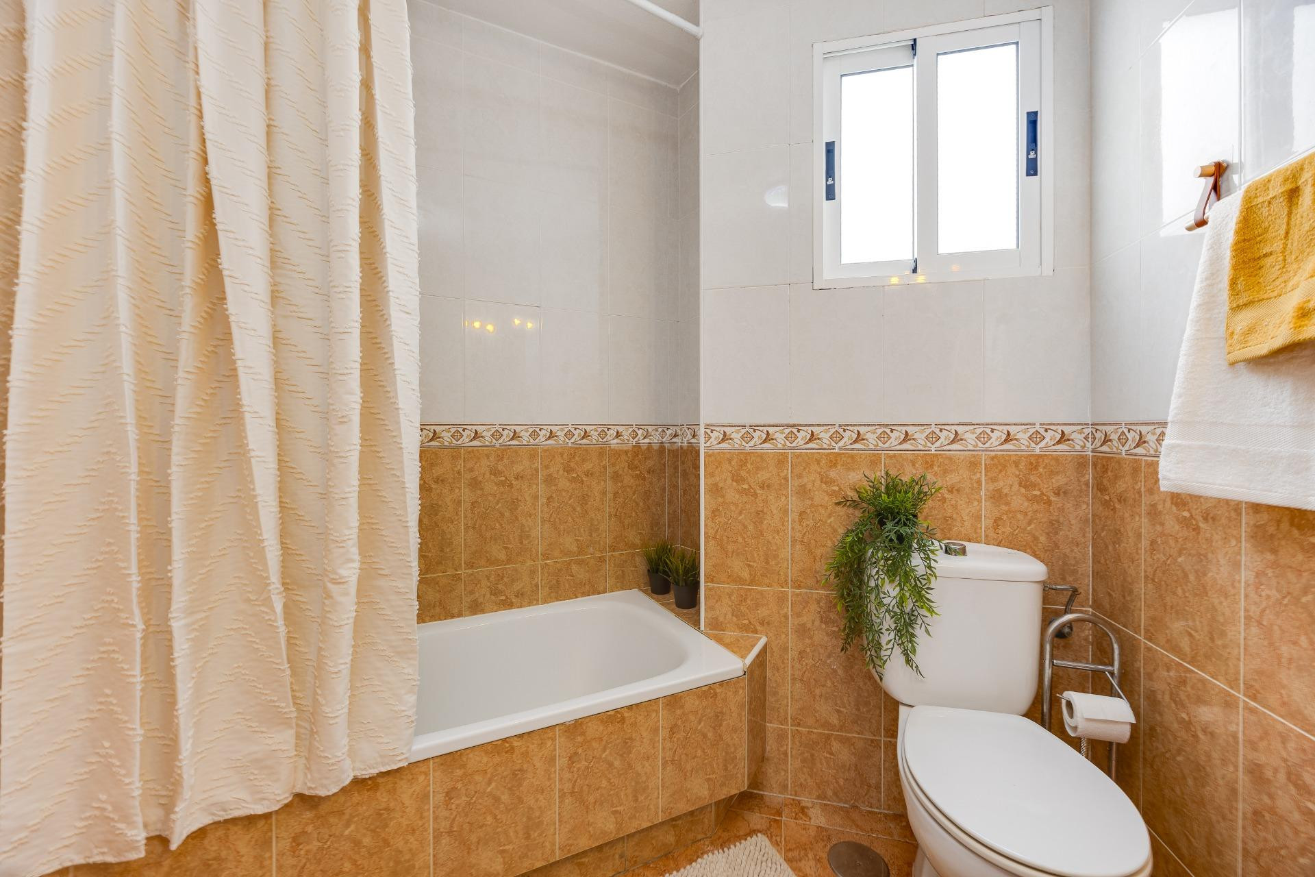 Odsprzedaż - Mieszkanie w bloku - Torrevieja - Centro