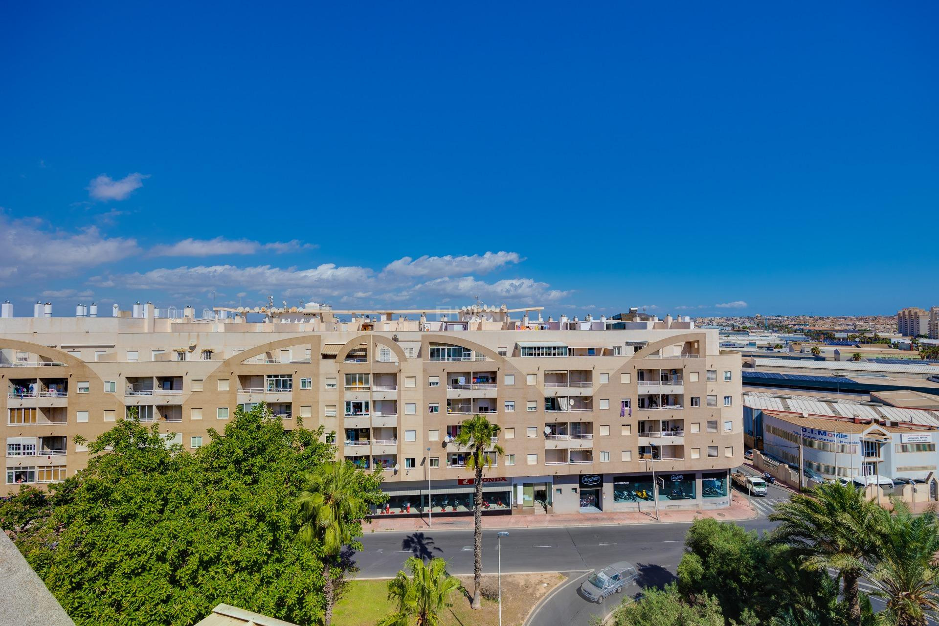 Odsprzedaż - Mieszkanie w bloku - Torrevieja - Centro
