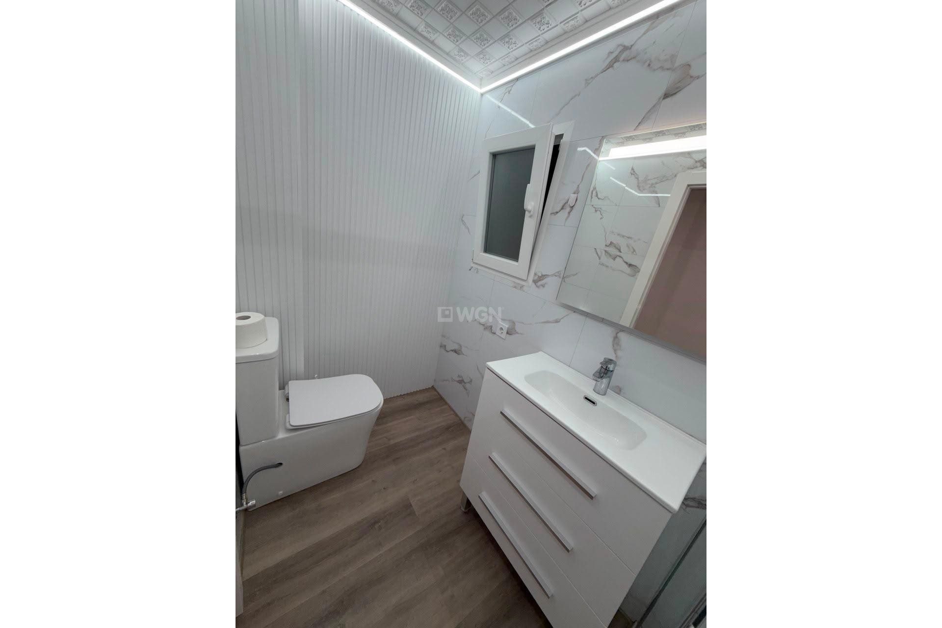 Odsprzedaż - Mieszkanie w bloku - Torrevieja - Centro