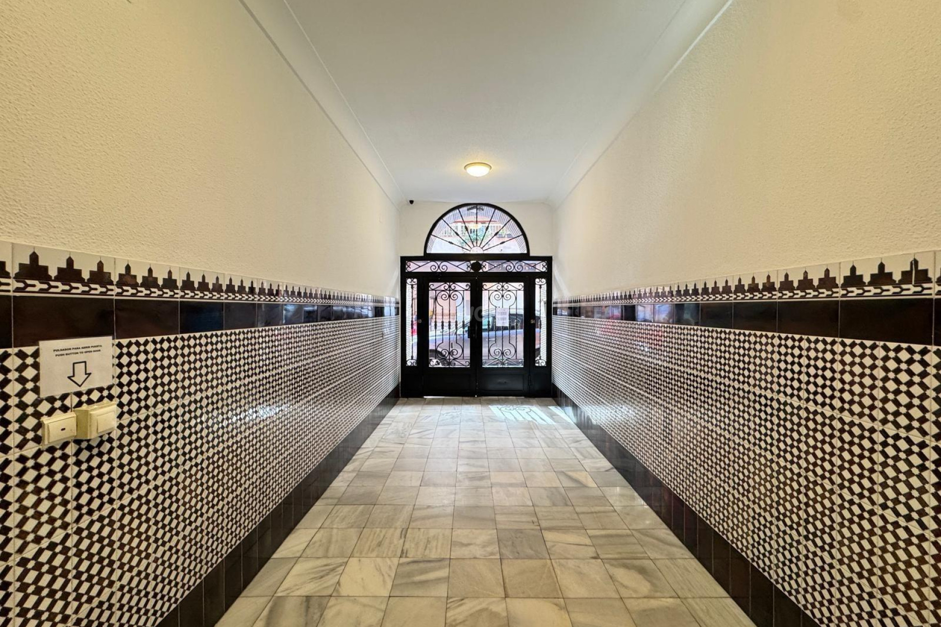 Odsprzedaż - Mieszkanie w bloku - Torrevieja - Centro