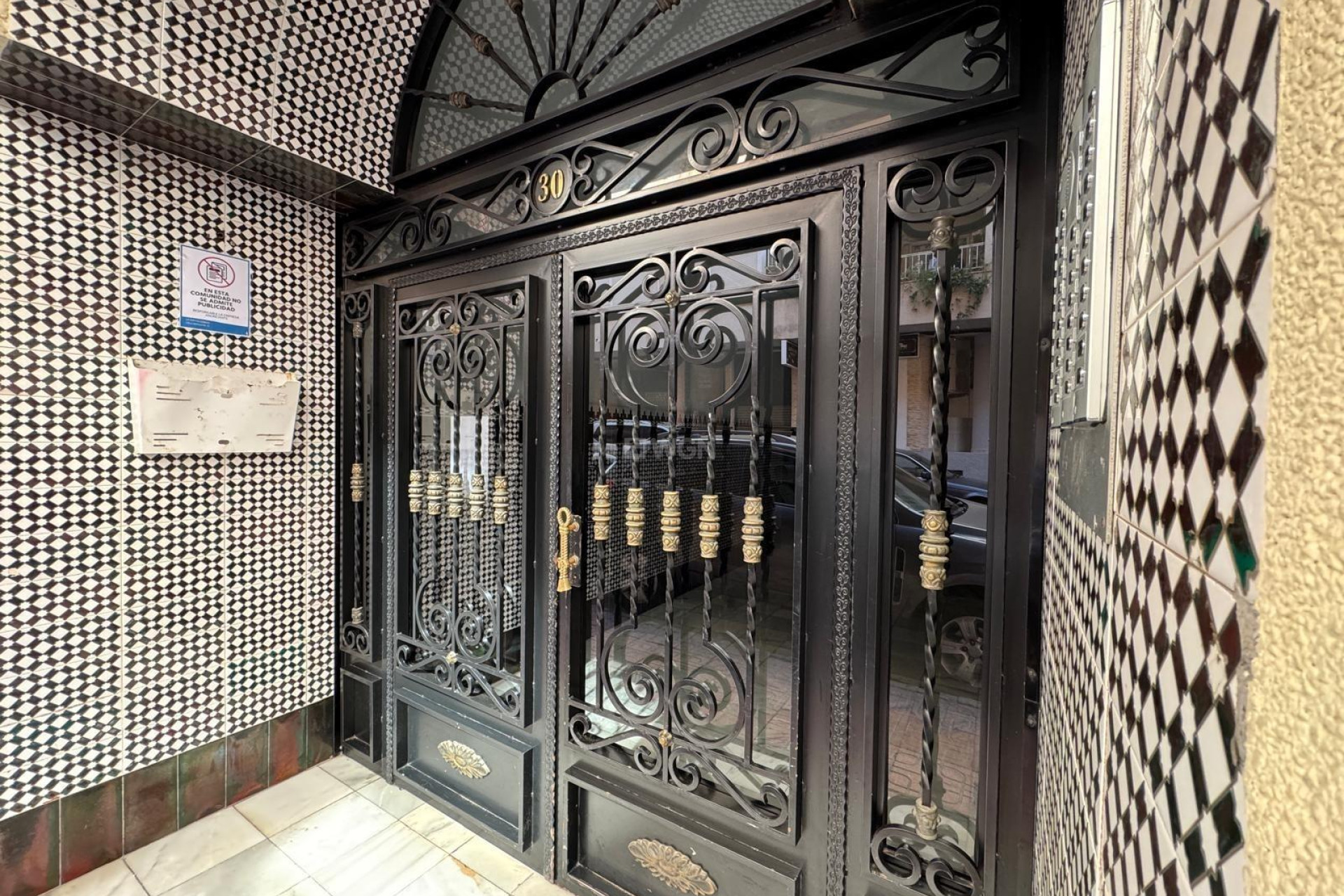 Odsprzedaż - Mieszkanie w bloku - Torrevieja - Centro