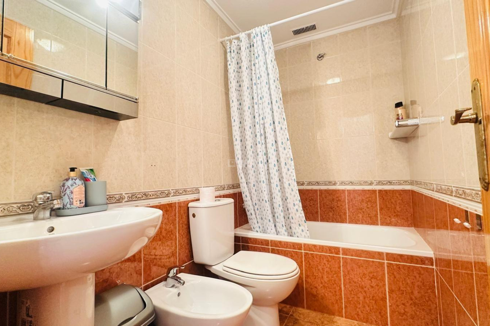 Odsprzedaż - Mieszkanie w bloku - Torrevieja - Centro