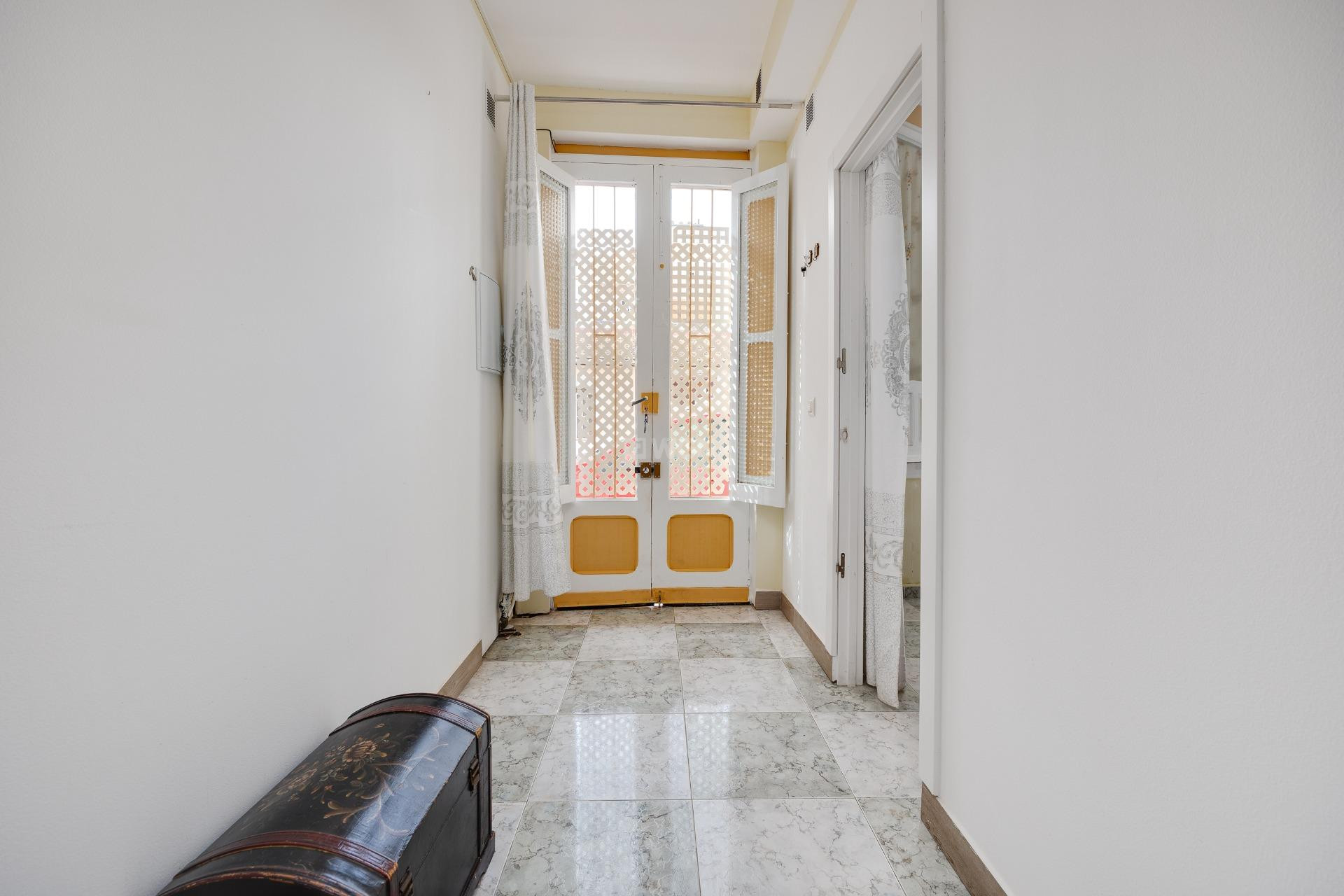 Odsprzedaż - Mieszkanie w bloku - Torrevieja - Centro