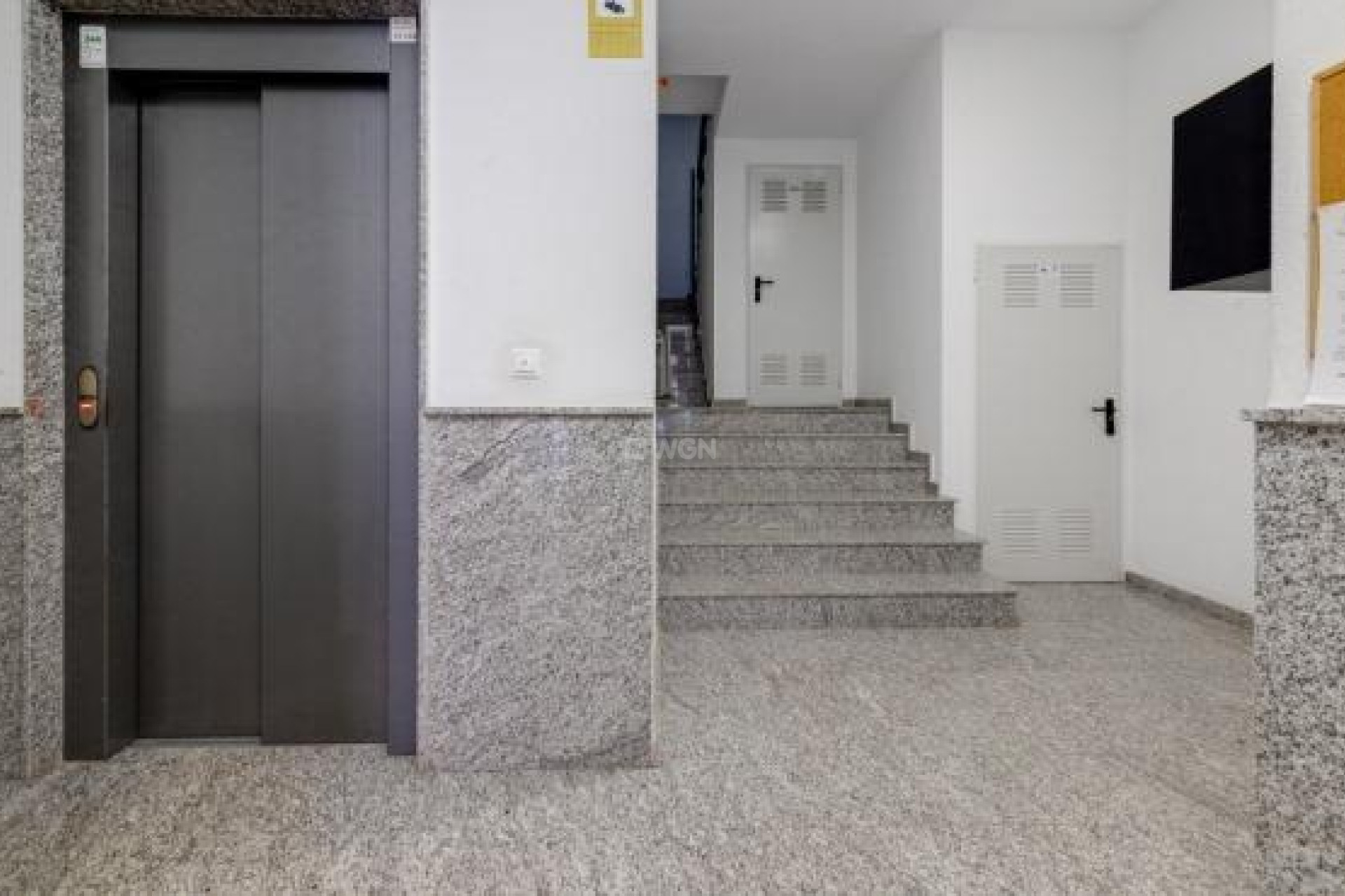 Odsprzedaż - Mieszkanie w bloku - Torrevieja - Centro