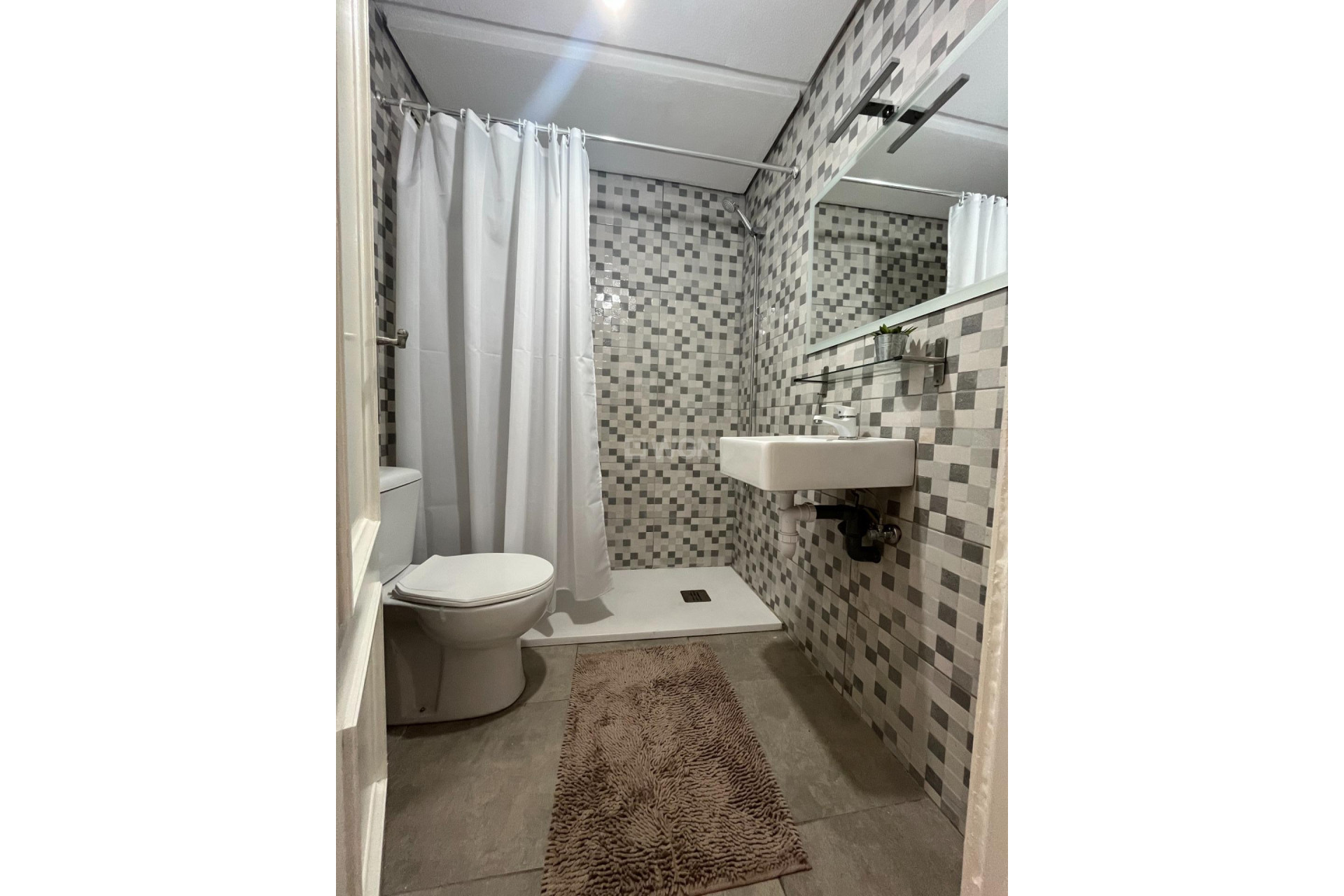 Odsprzedaż - Mieszkanie w bloku - Torrevieja - Centro