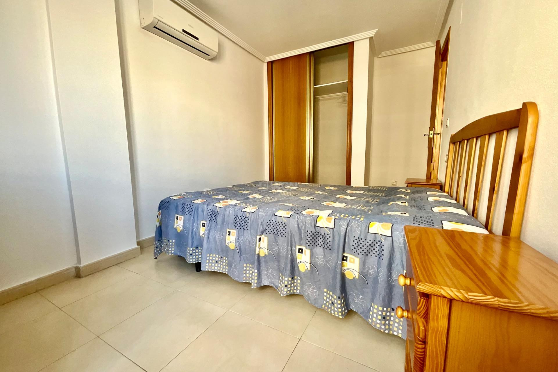 Odsprzedaż - Mieszkanie w bloku - Torrevieja - Centro