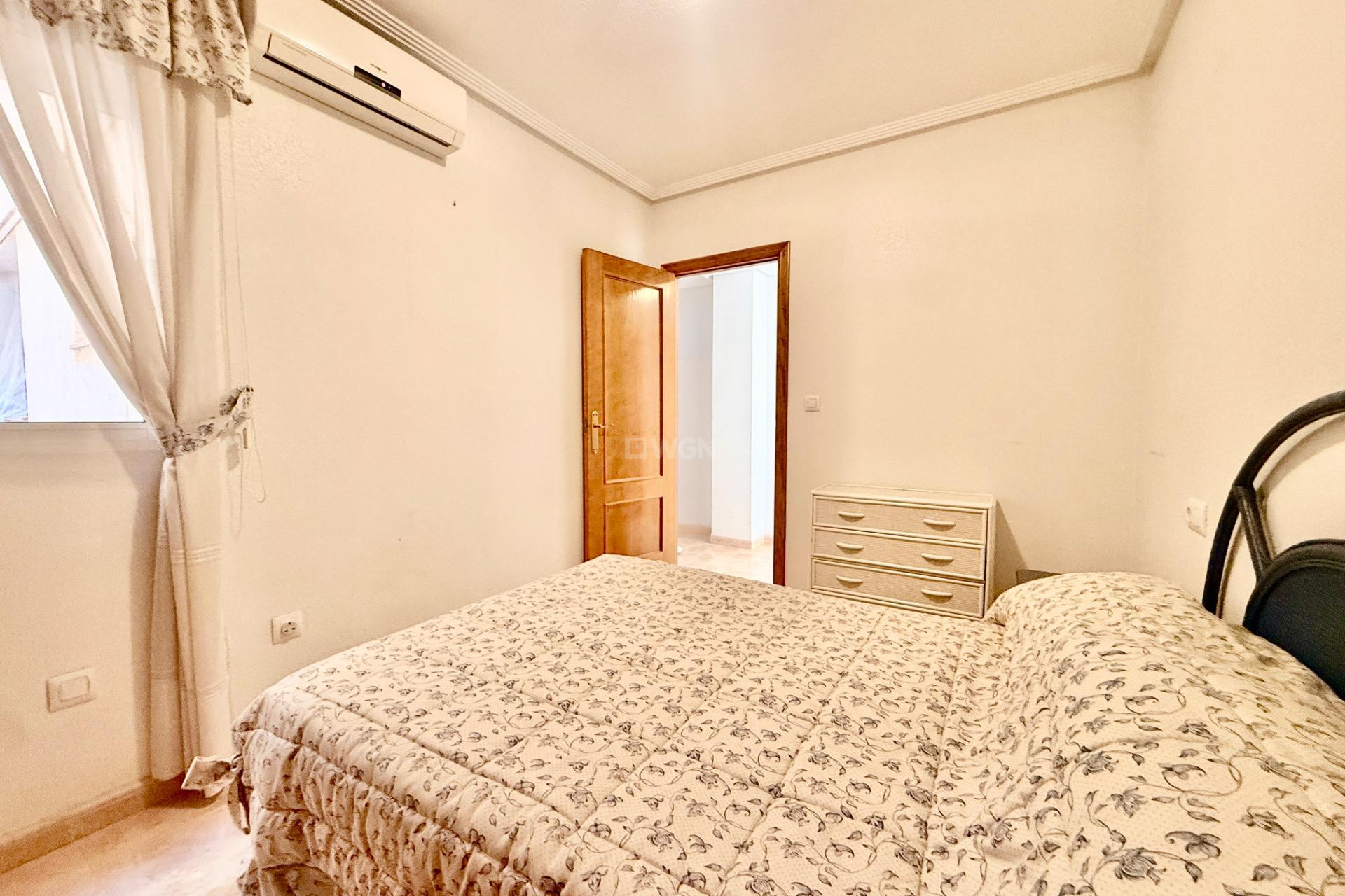 Odsprzedaż - Mieszkanie w bloku - Torrevieja - Centro