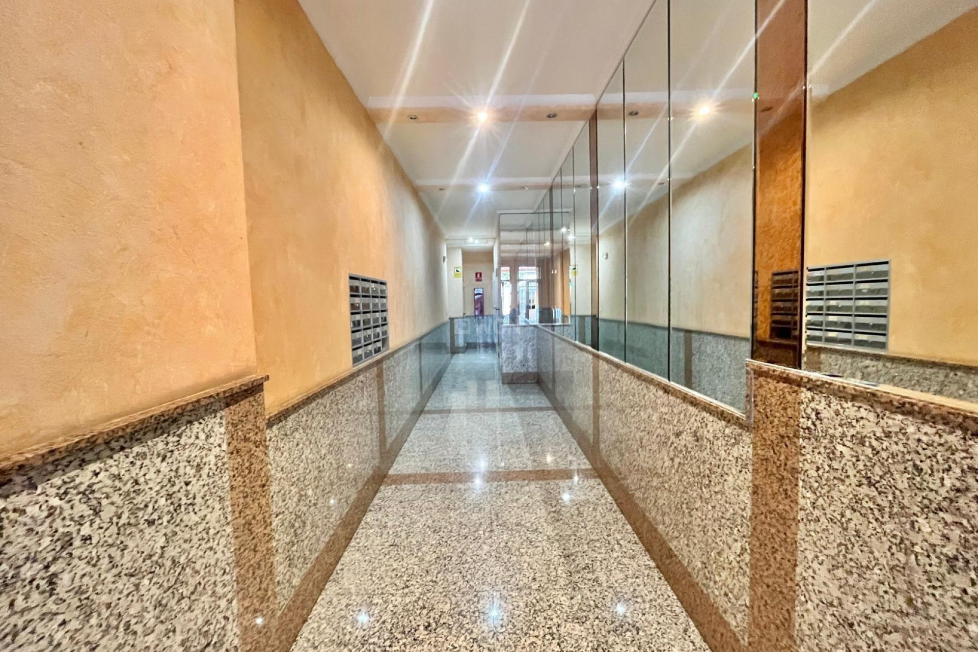 Odsprzedaż - Mieszkanie w bloku - Torrevieja - Centro