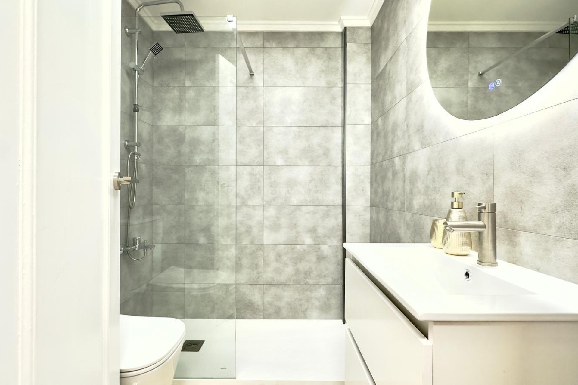 Odsprzedaż - Mieszkanie w bloku - Torrevieja - Centro