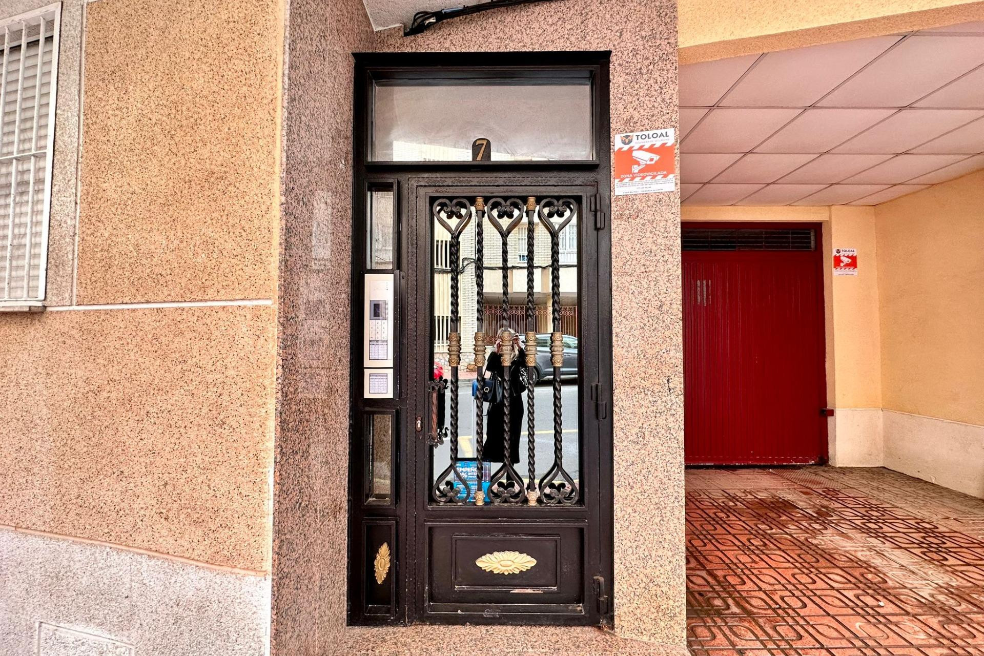 Odsprzedaż - Mieszkanie w bloku - Torrevieja - Centro