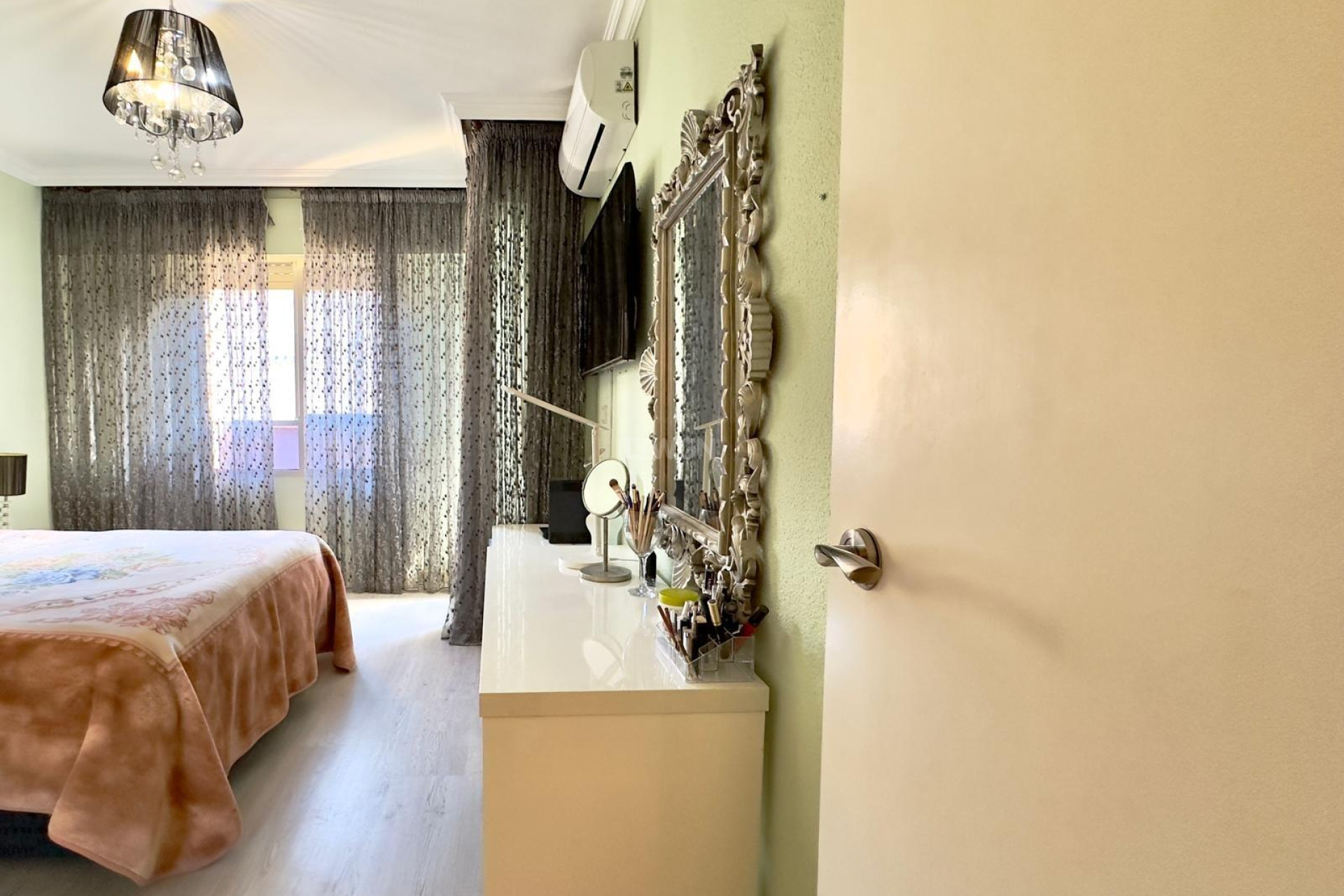 Odsprzedaż - Mieszkanie w bloku - Torrevieja - Centro