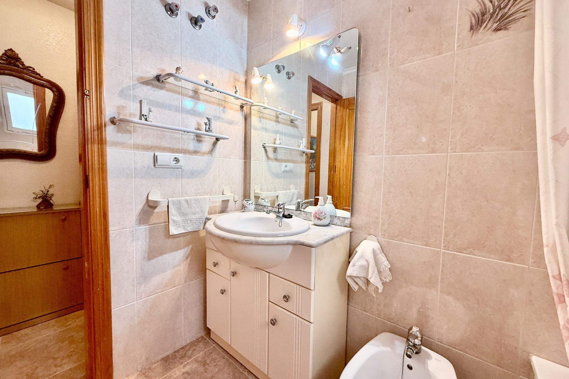 Odsprzedaż - Mieszkanie w bloku - Torrevieja - Centro