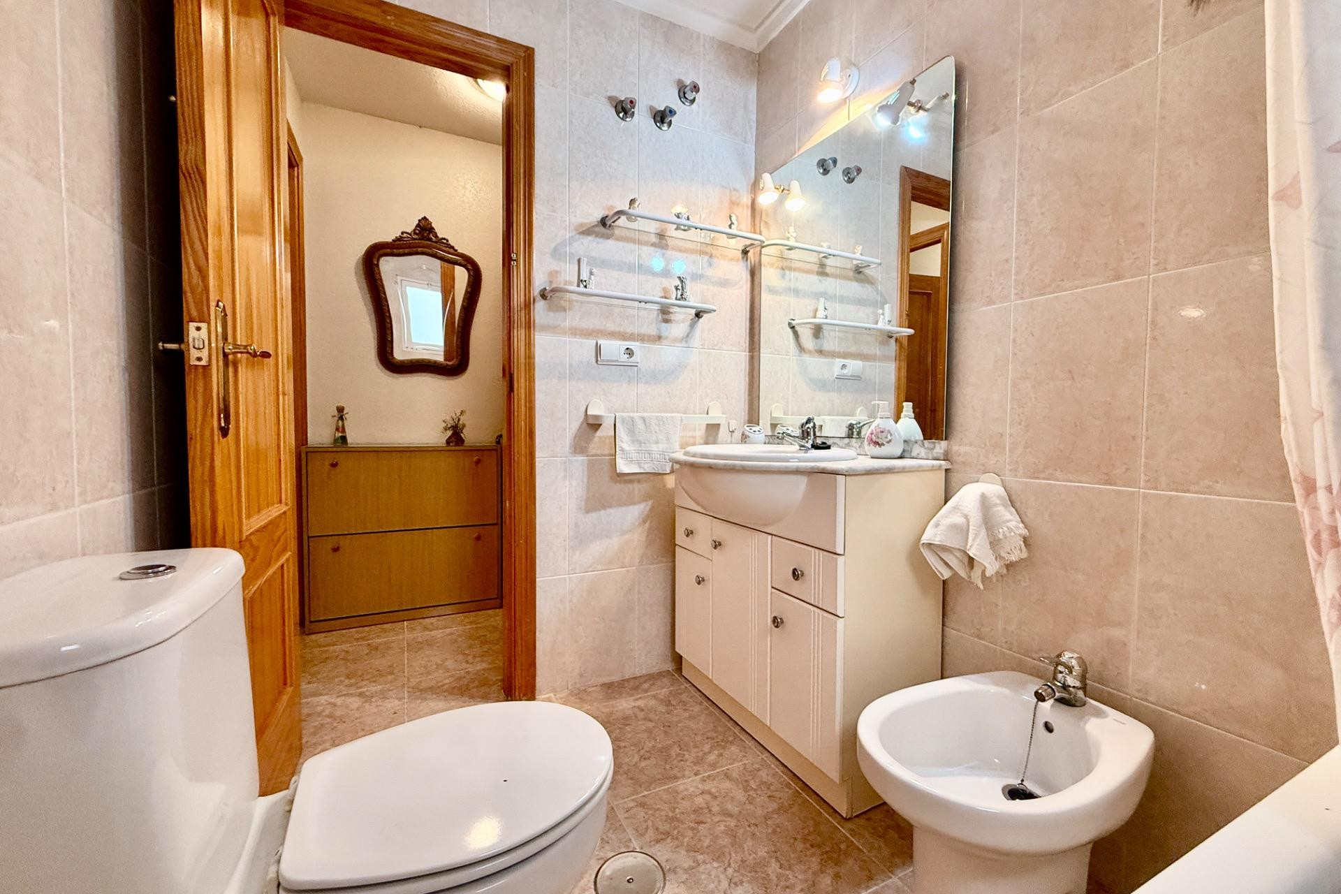 Odsprzedaż - Mieszkanie w bloku - Torrevieja - Centro