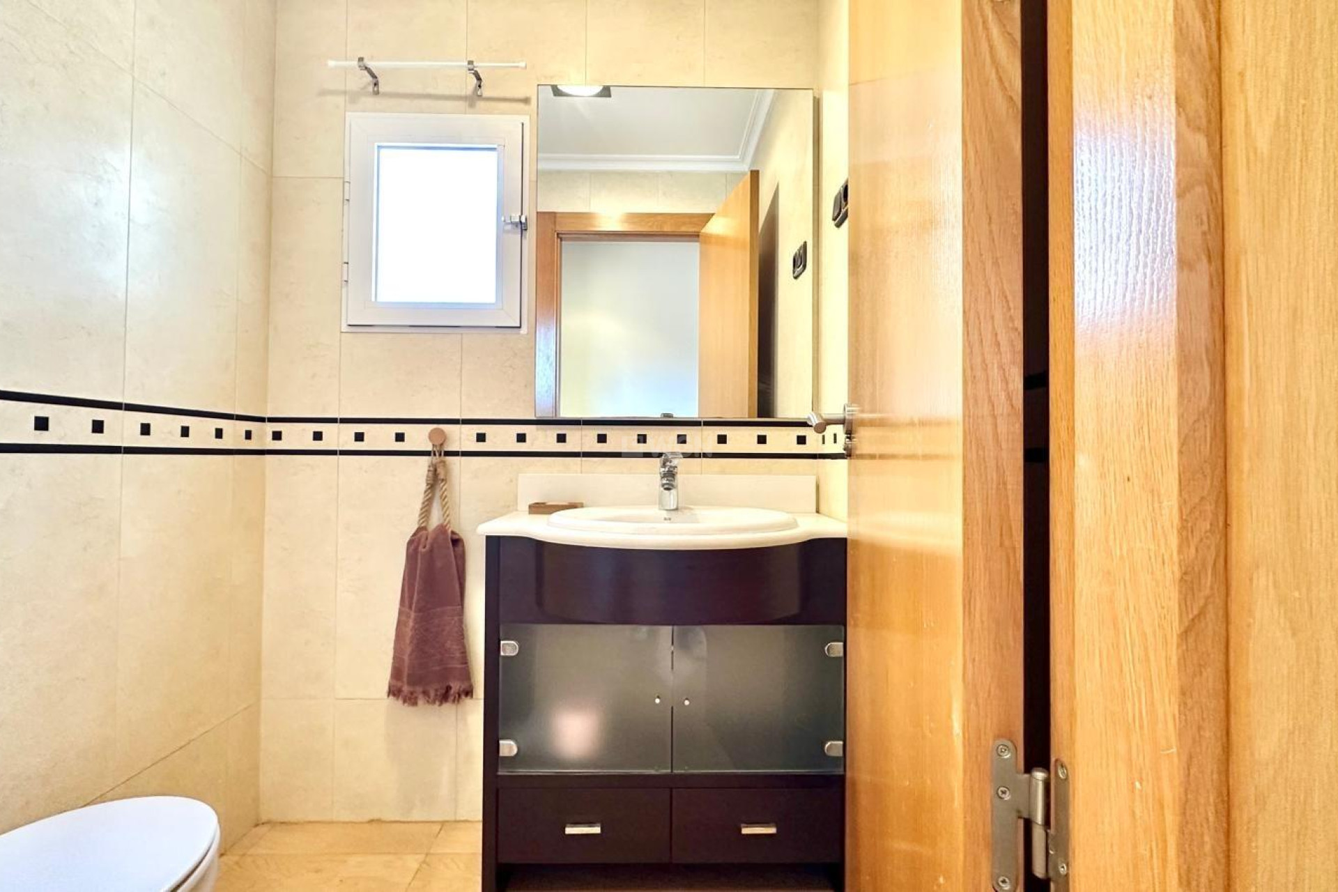 Odsprzedaż - Mieszkanie w bloku - Torrevieja - Centro