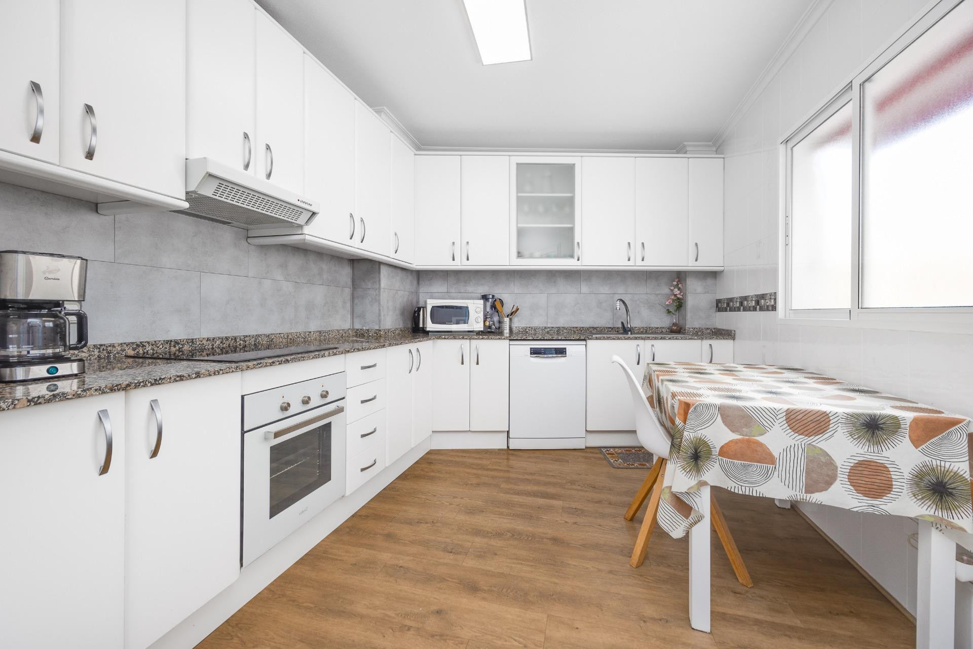 Odsprzedaż - Mieszkanie w bloku - Torrevieja - Centro