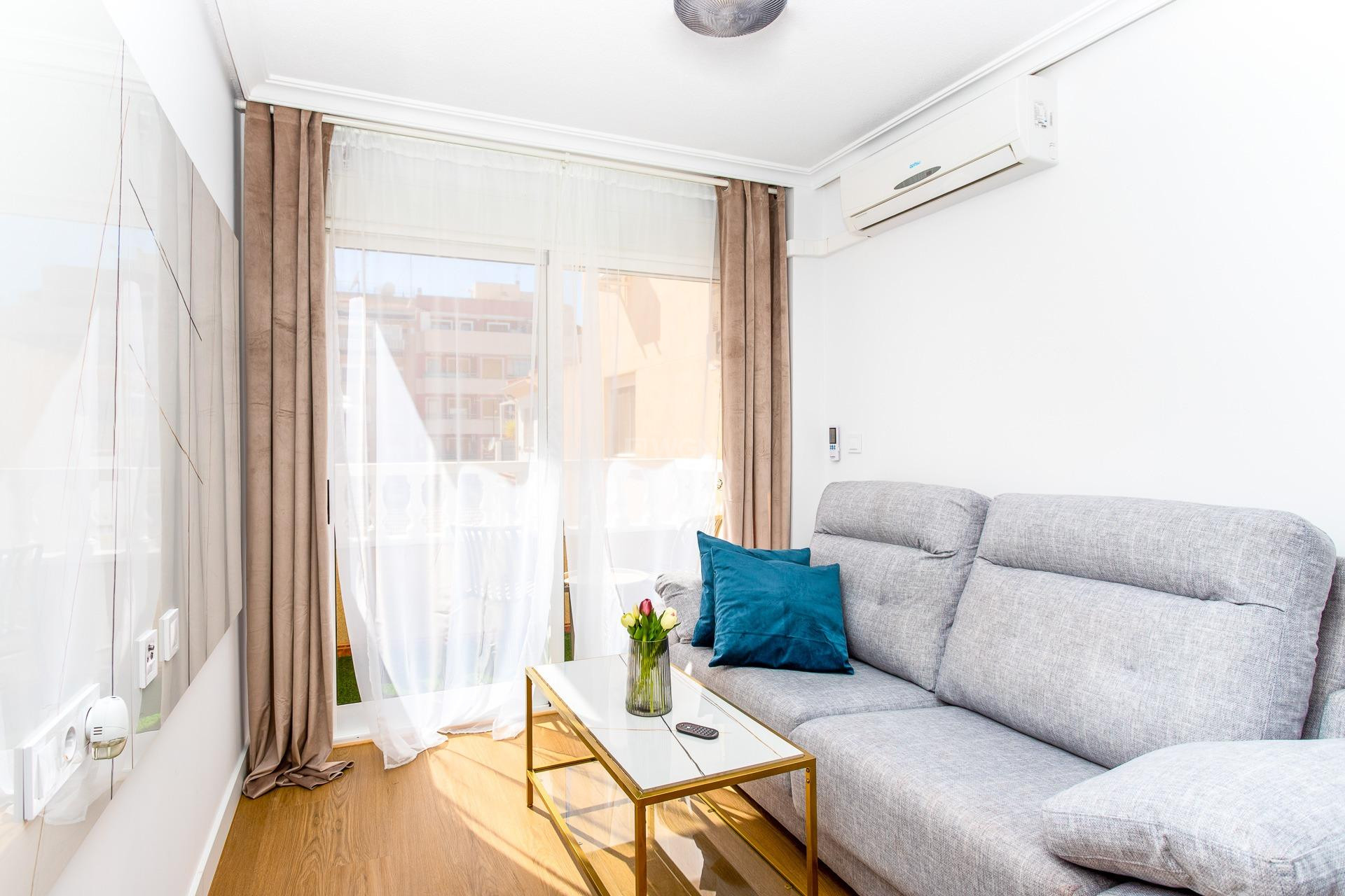 Odsprzedaż - Mieszkanie w bloku - Torrevieja - Centro