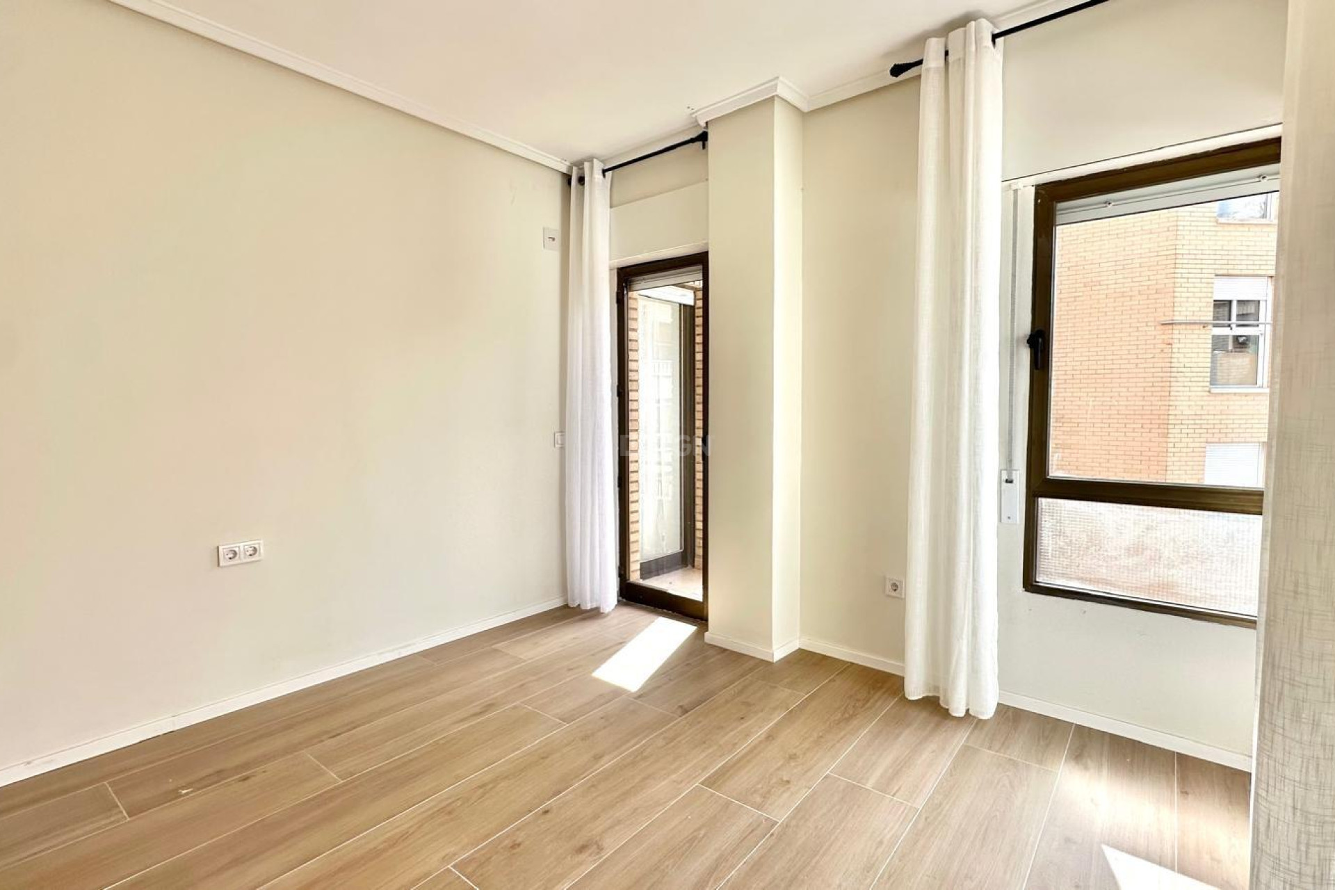 Odsprzedaż - Mieszkanie w bloku - Torrevieja - Centro