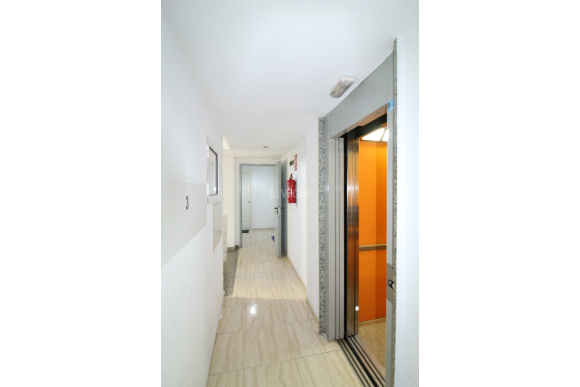 Odsprzedaż - Mieszkanie w bloku - Torrevieja - Centro
