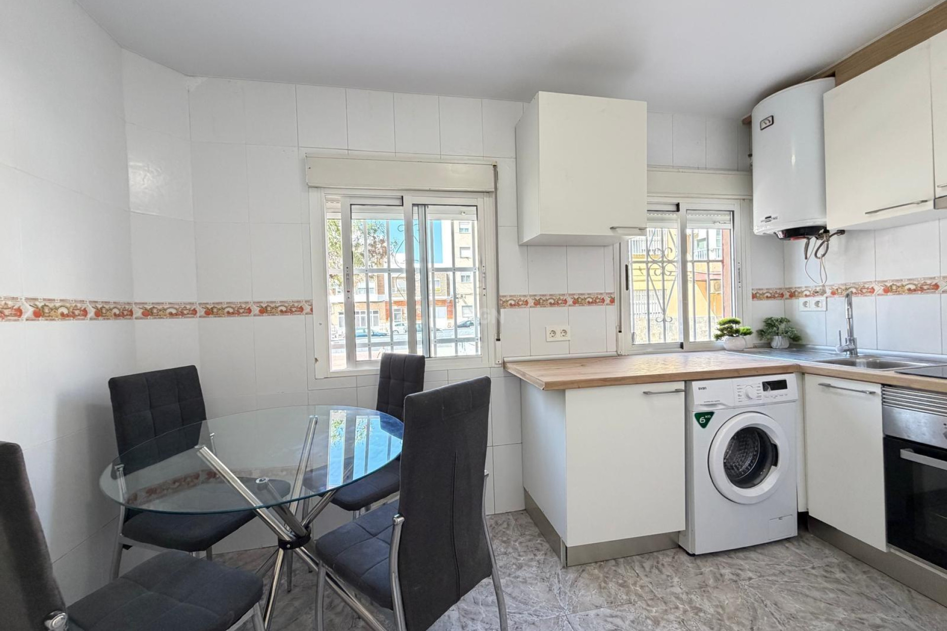 Odsprzedaż - Mieszkanie w bloku - Torrevieja - Centro