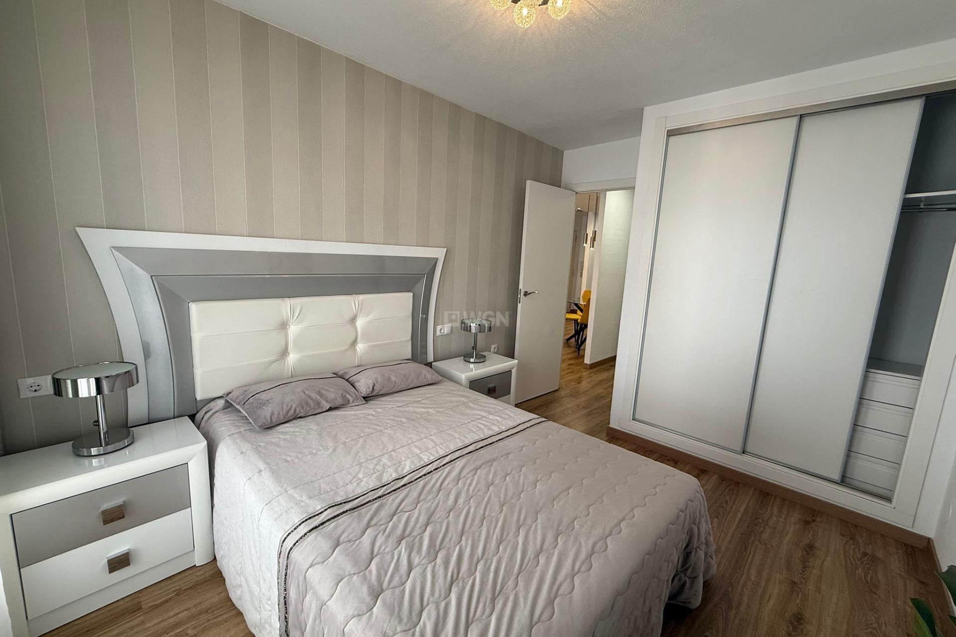 Odsprzedaż - Mieszkanie w bloku - Torrevieja - Centro