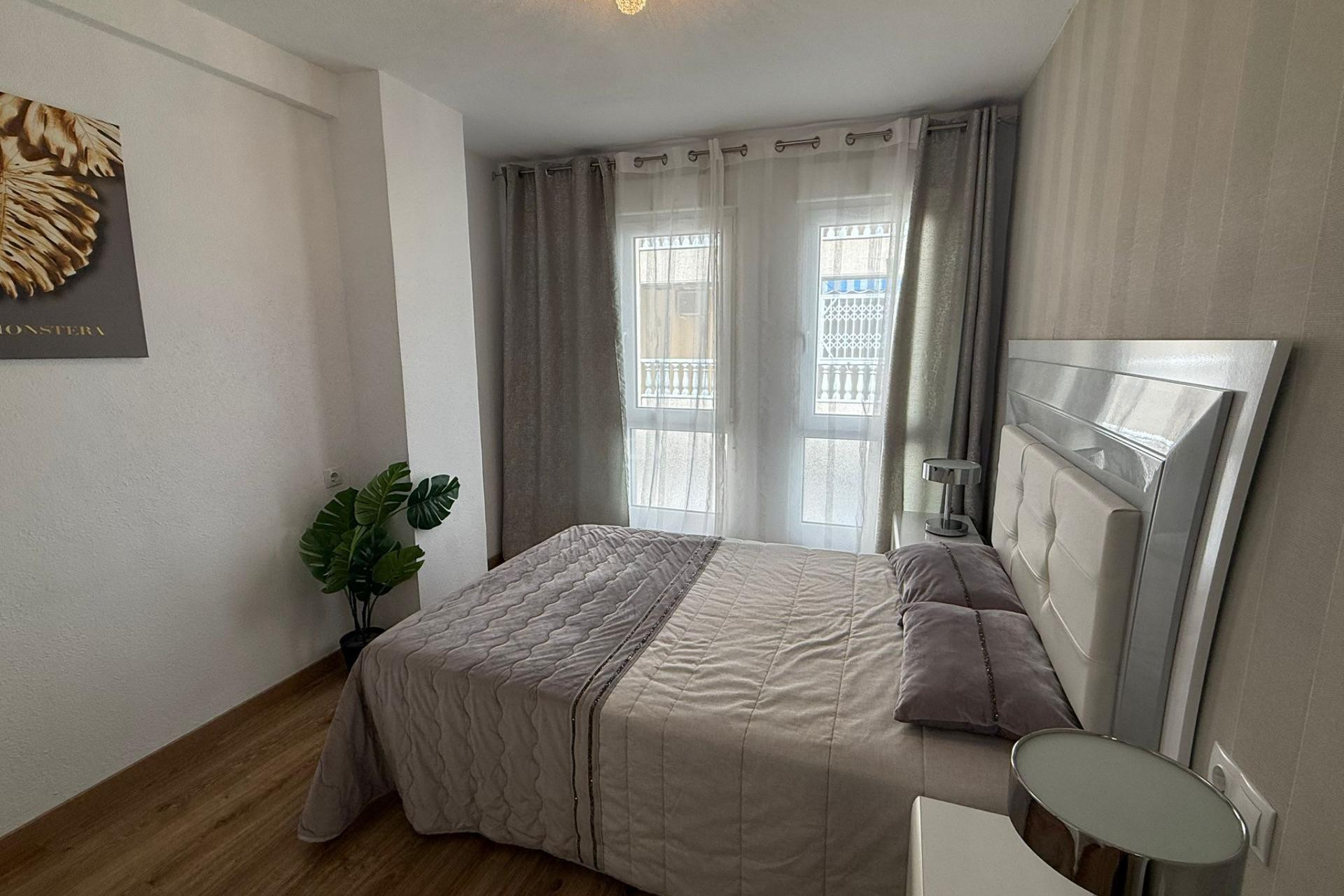 Odsprzedaż - Mieszkanie w bloku - Torrevieja - Centro