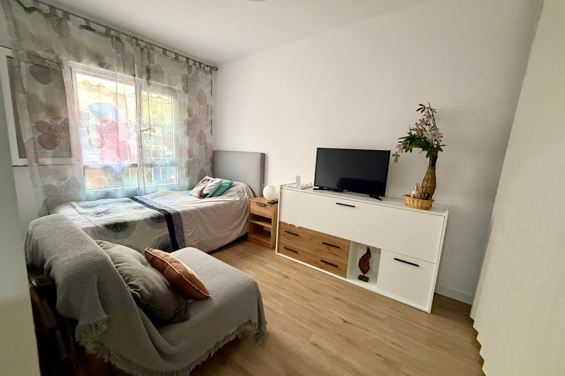 Odsprzedaż - Mieszkanie w bloku - Torrevieja - Centro