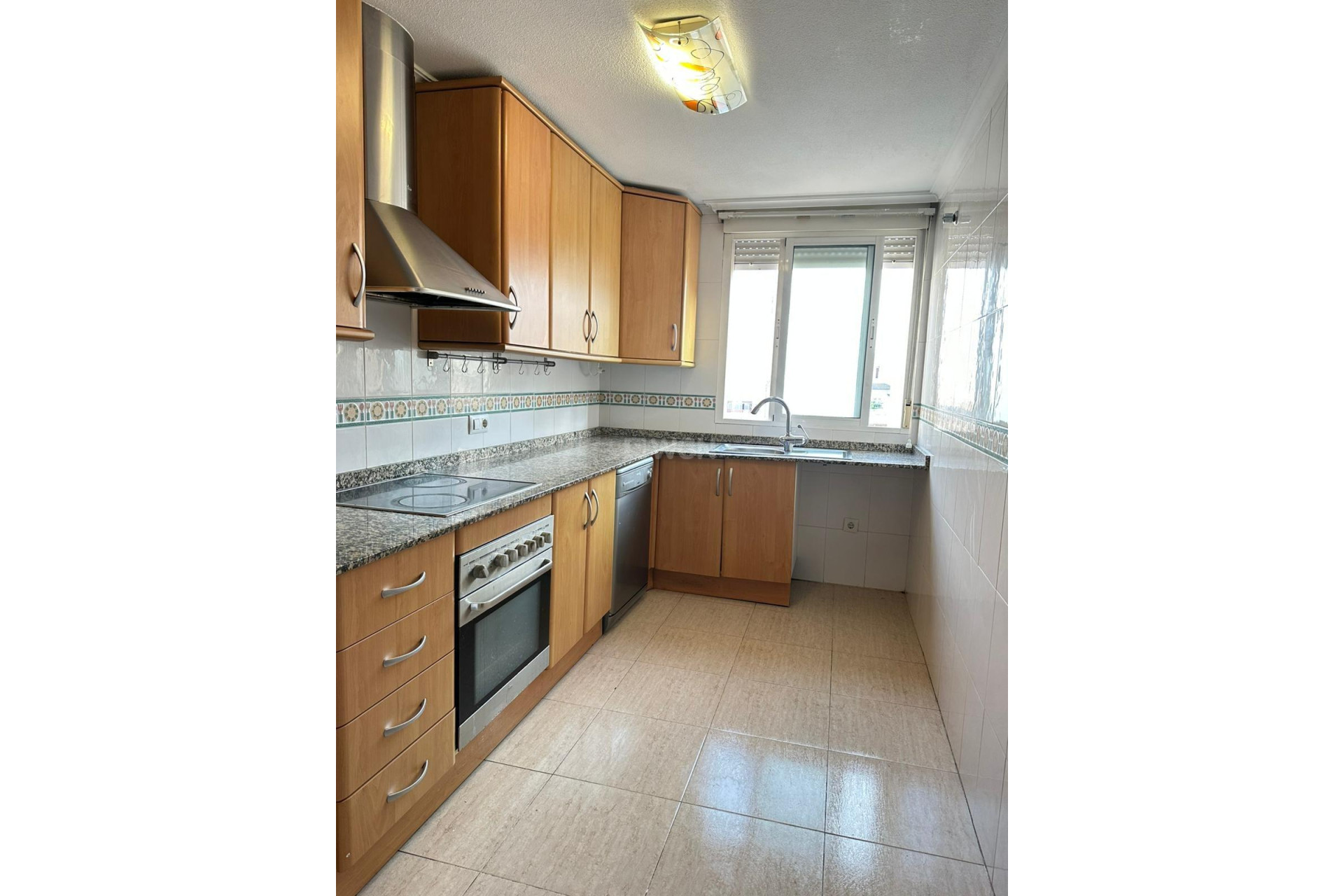 Odsprzedaż - Mieszkanie w bloku - Torrevieja - Centro