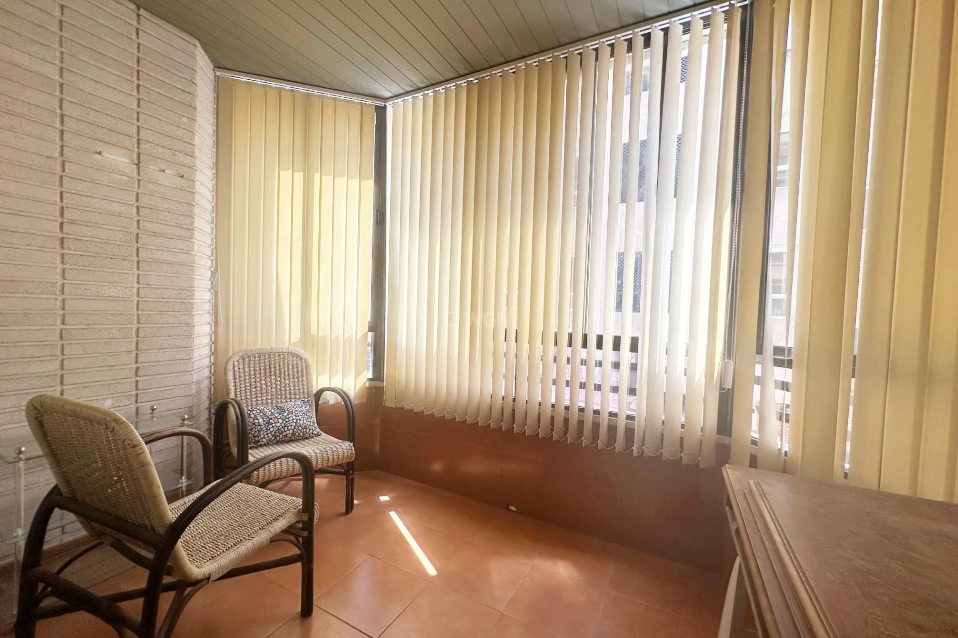 Odsprzedaż - Mieszkanie w bloku - Torrevieja - Centro