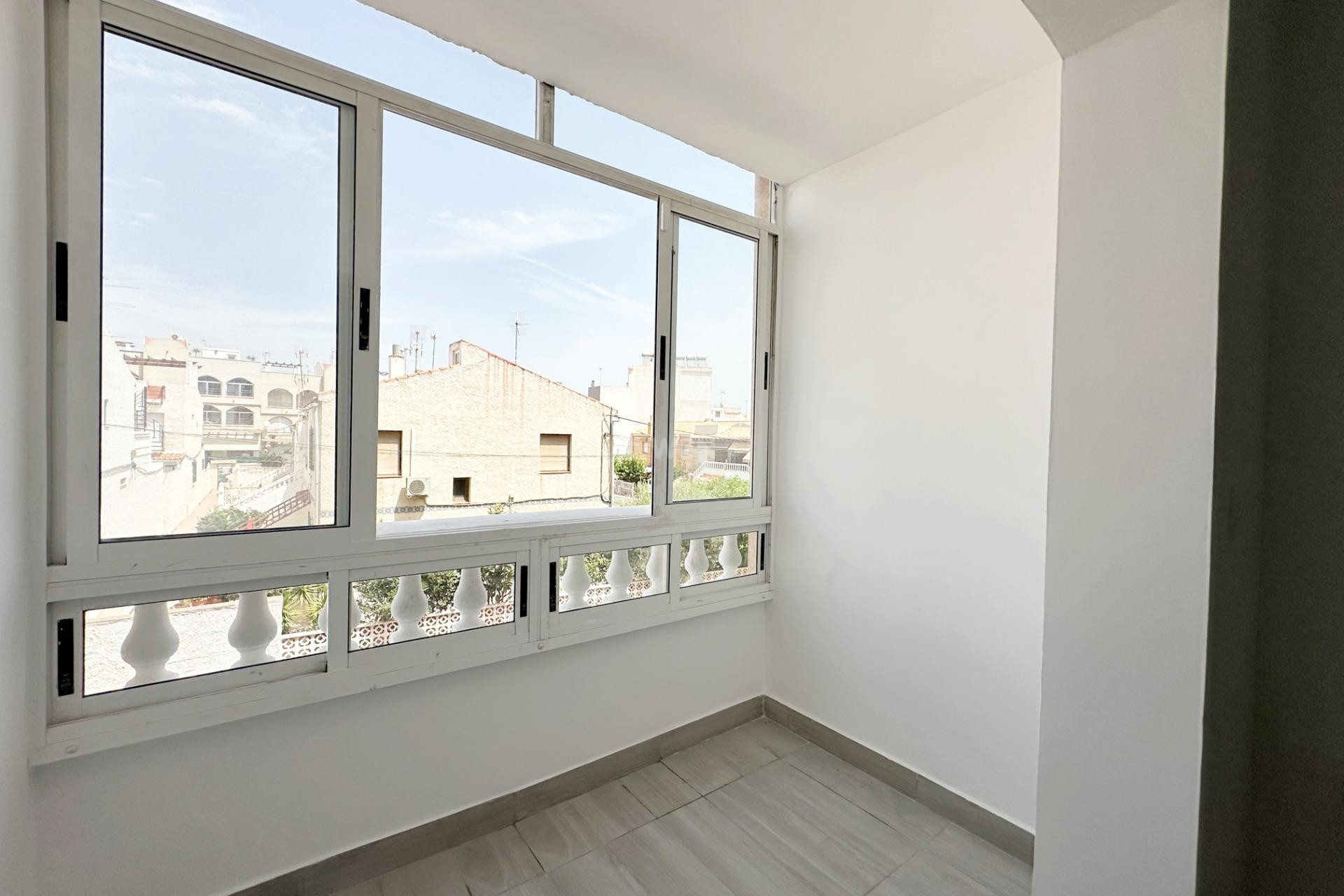 Odsprzedaż - Mieszkanie w bloku - Torrevieja - Centro