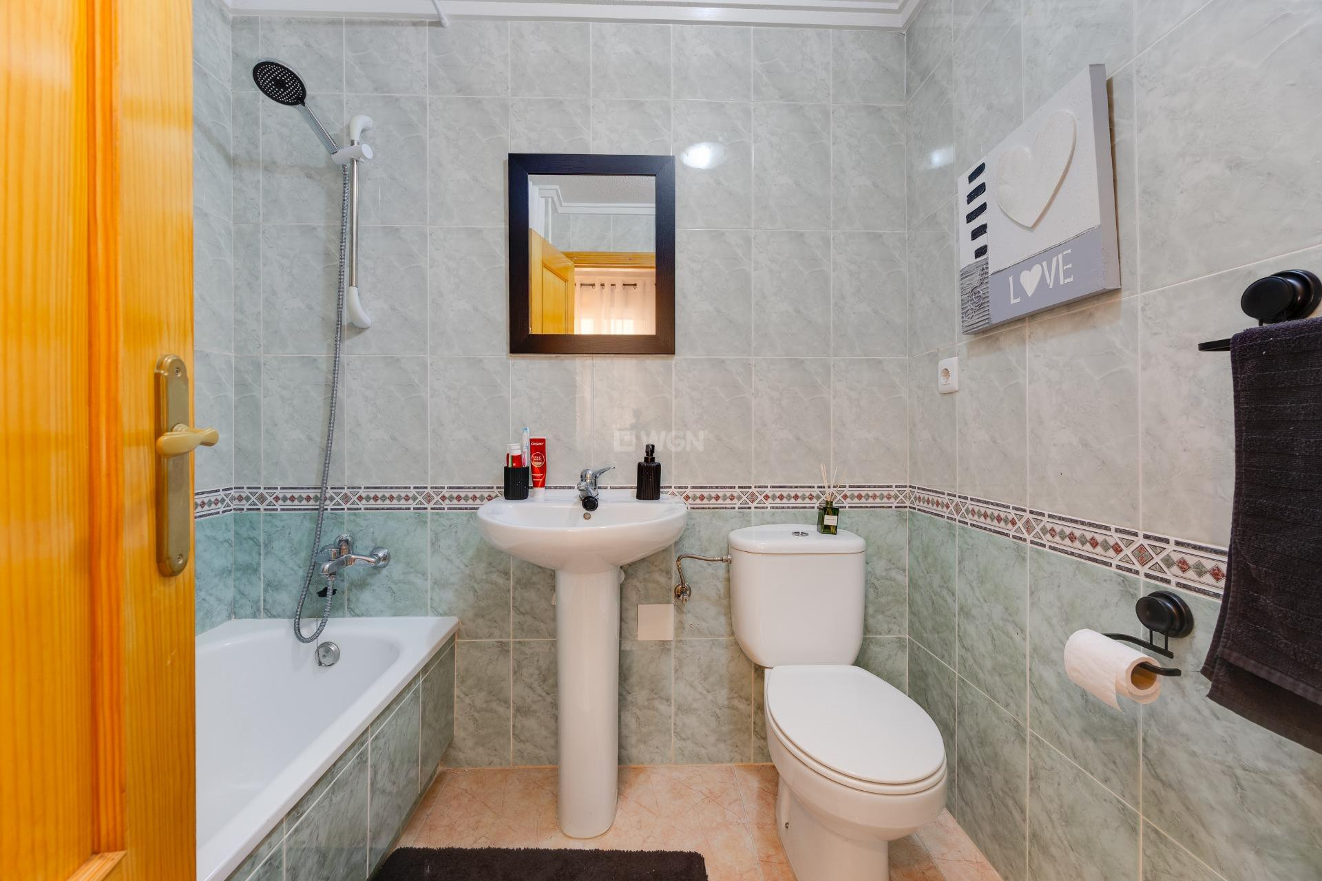 Odsprzedaż - Mieszkanie w bloku - Torrevieja - Centro
