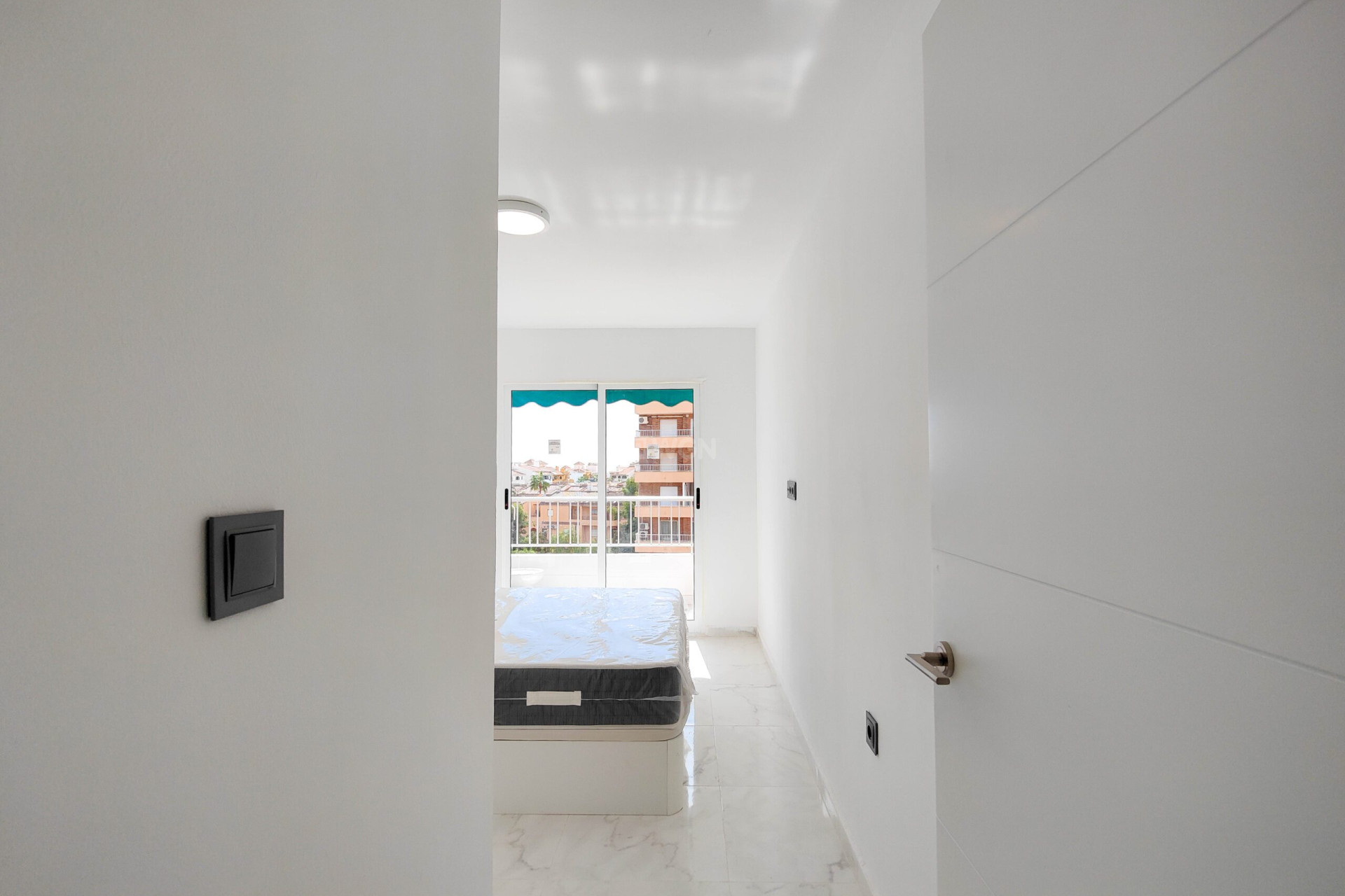 Odsprzedaż - Mieszkanie w bloku - Torrevieja - Costa Blanca