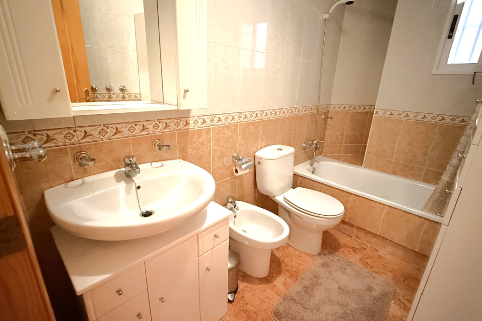 Odsprzedaż - Mieszkanie w bloku - Torrevieja - Costa Blanca