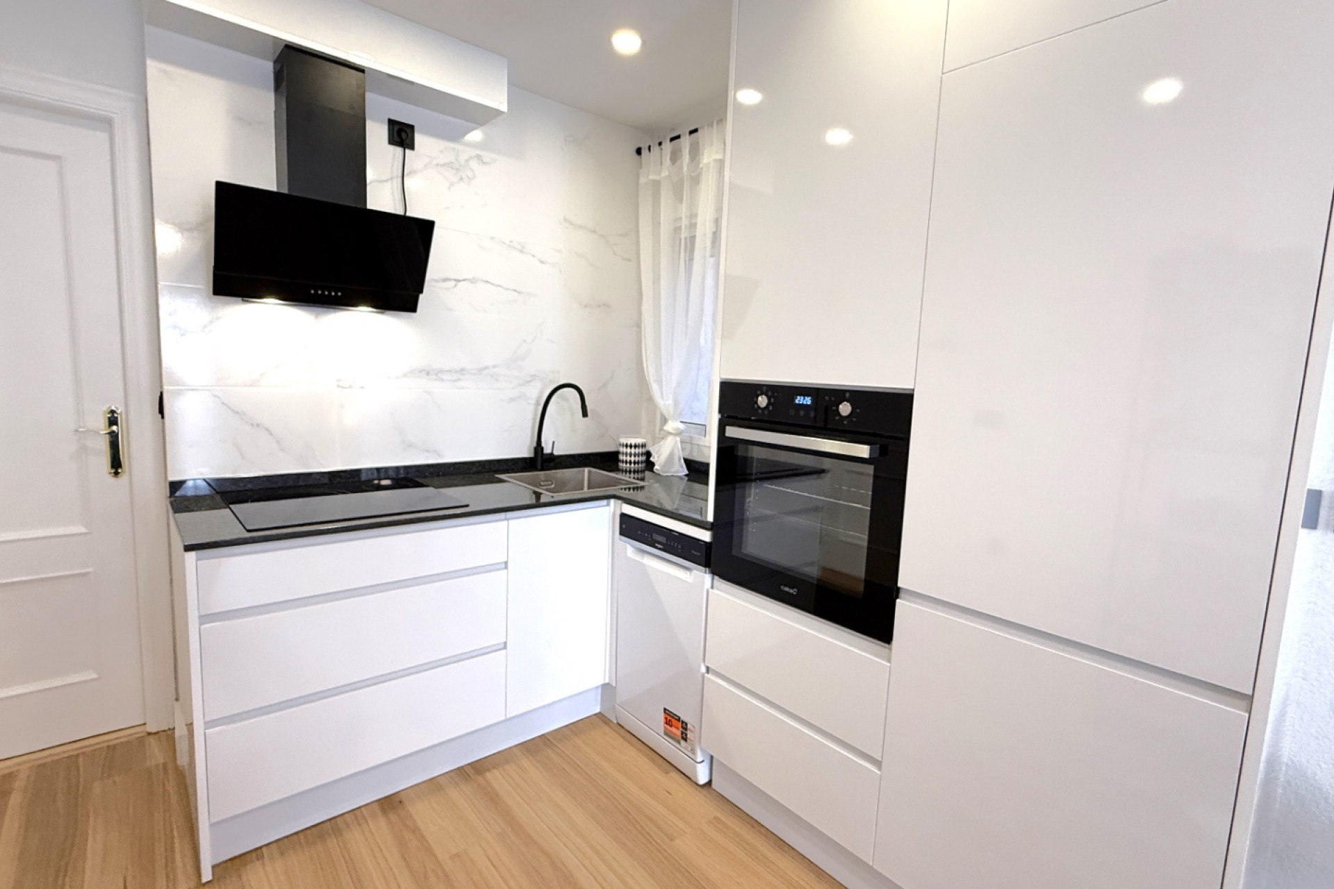 Odsprzedaż - Mieszkanie w bloku - Torrevieja - Costa Blanca