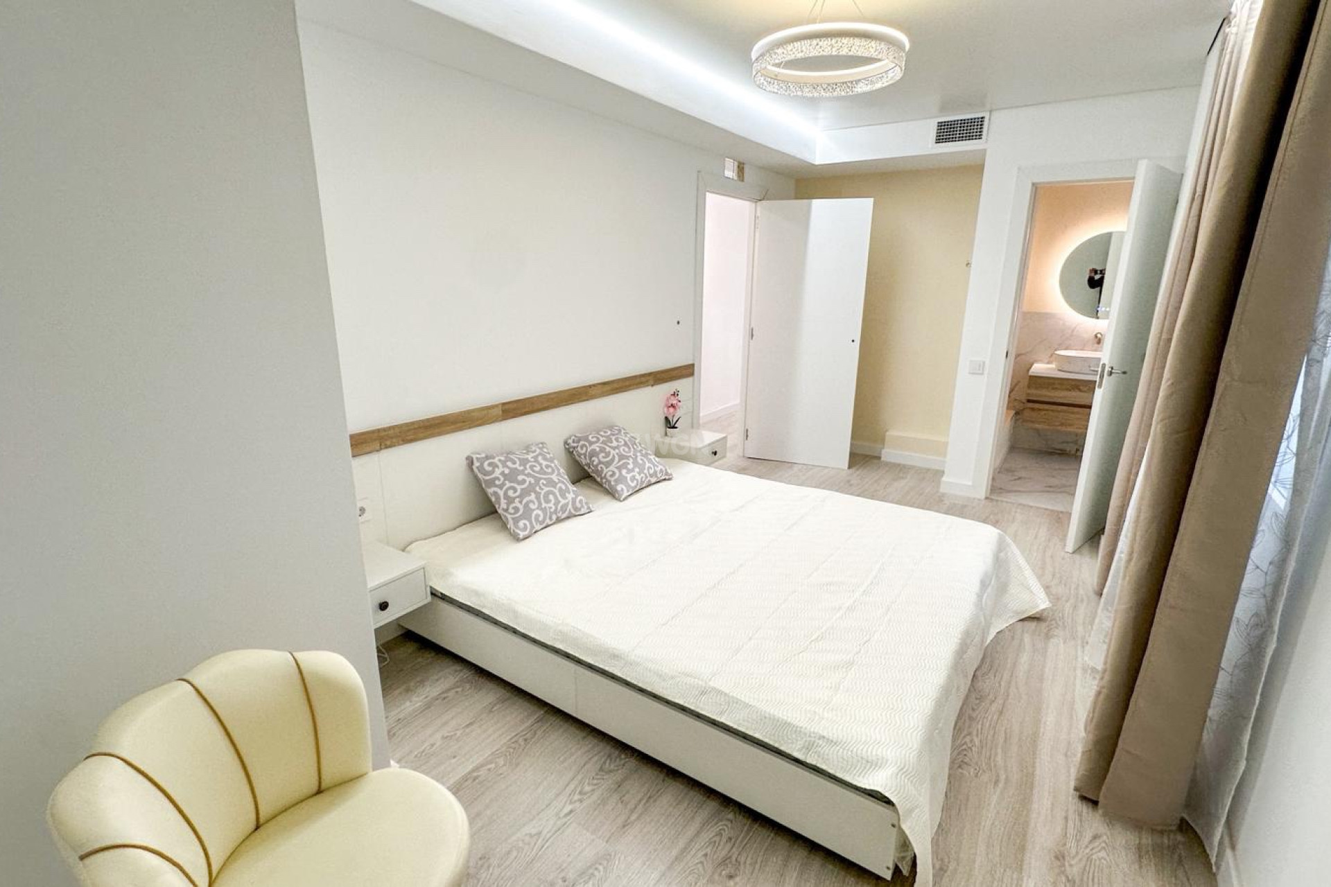 Odsprzedaż - Mieszkanie w bloku - Torrevieja - Costa Blanca