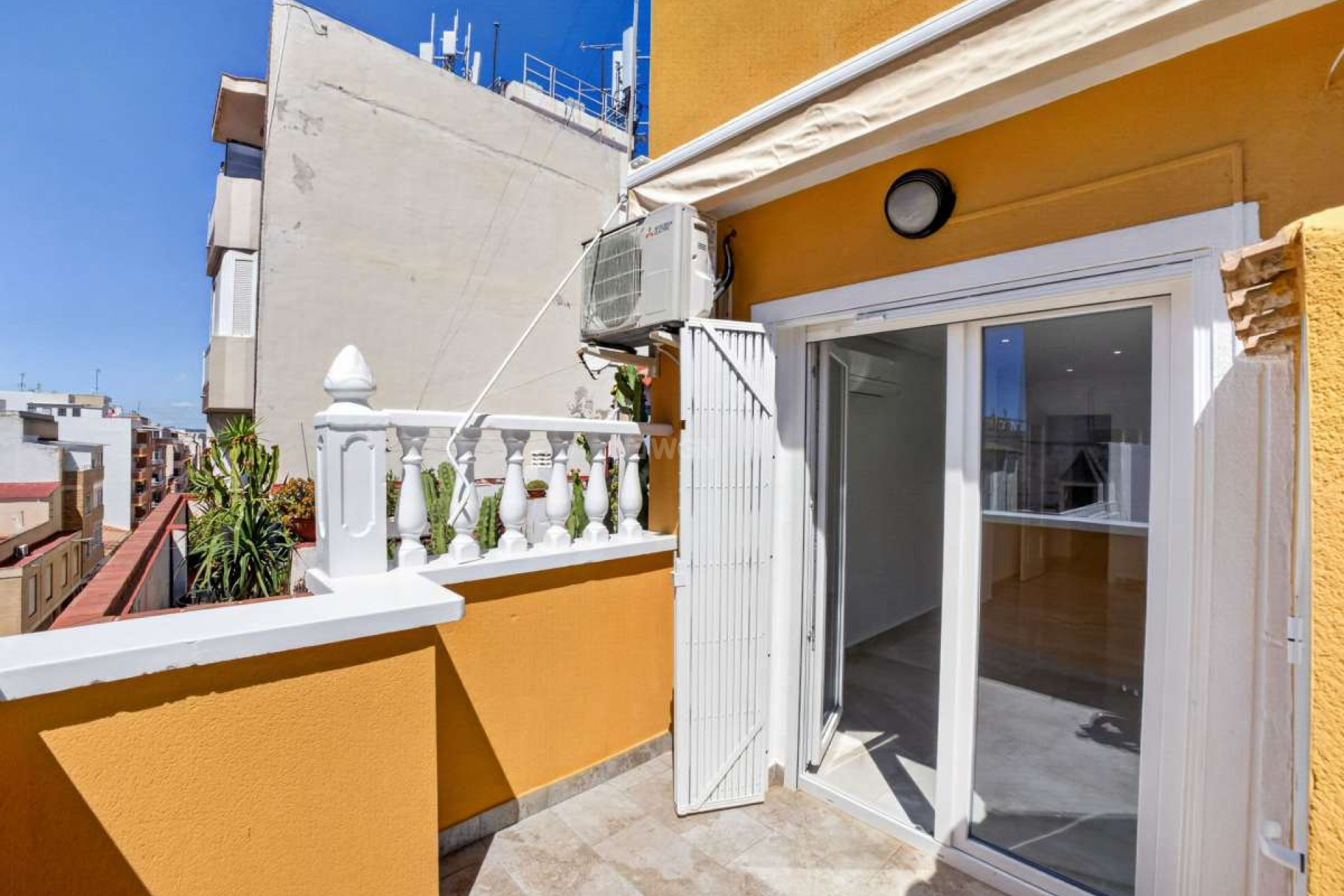 Odsprzedaż - Mieszkanie w bloku - Torrevieja - Costa Blanca