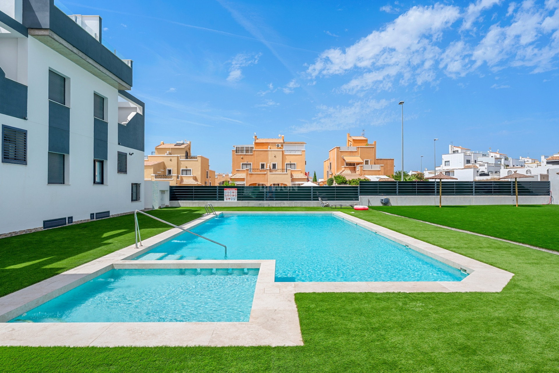 Odsprzedaż - Mieszkanie w bloku - Torrevieja - Costa Blanca